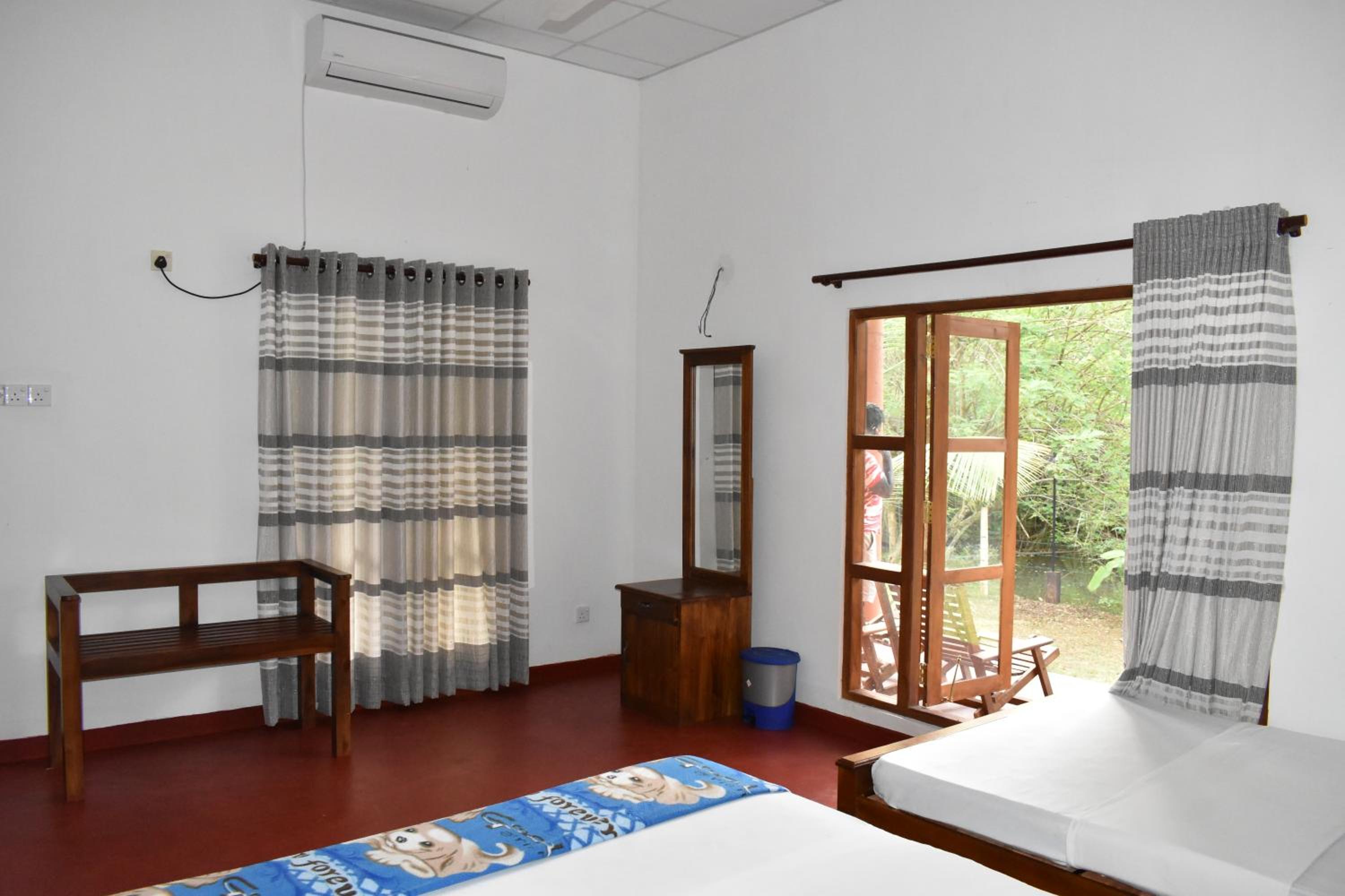 Quadruple Room with Lake View photo 2