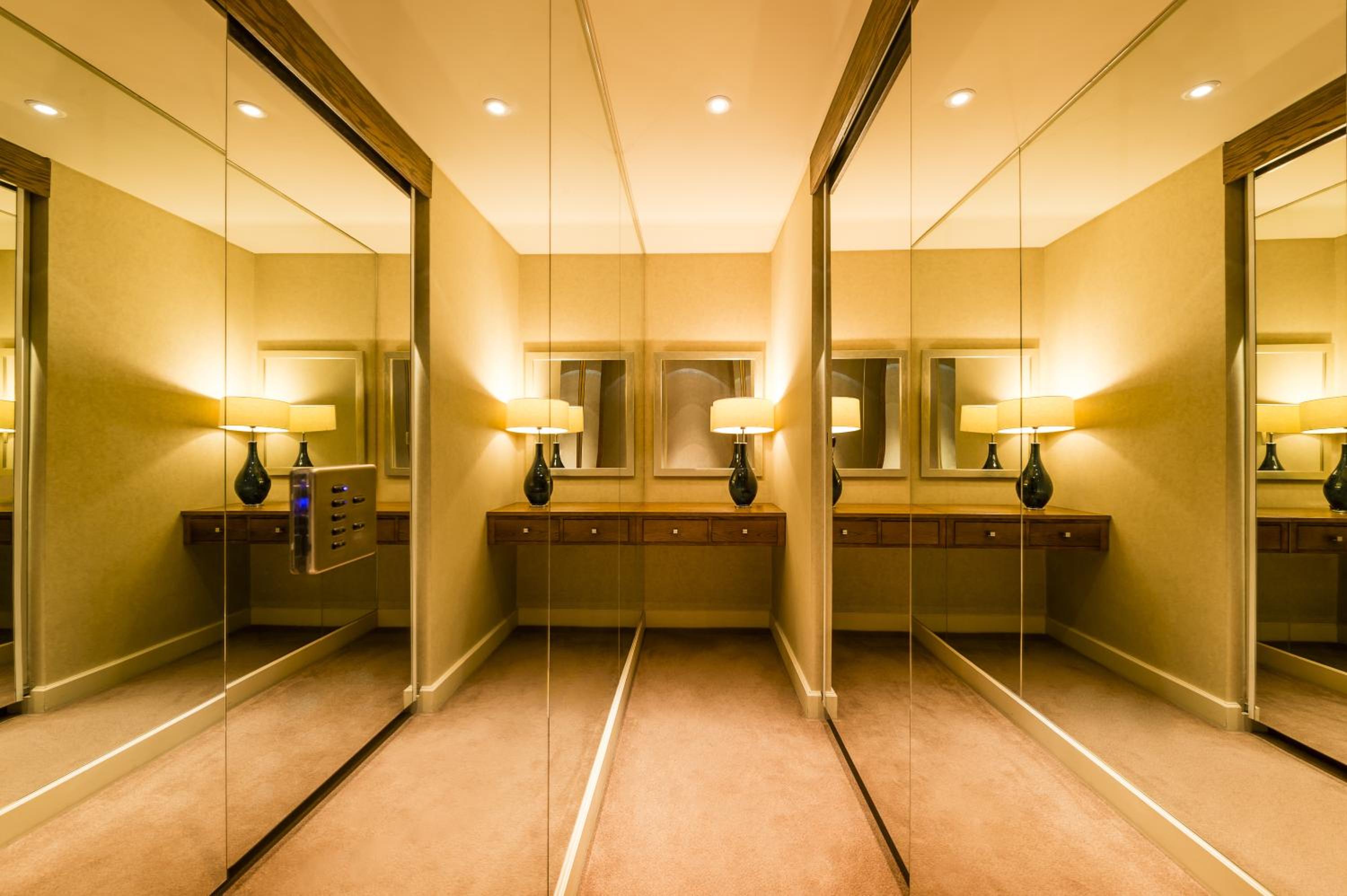 Abingdon & Kensington Penthouse Suite photo 2