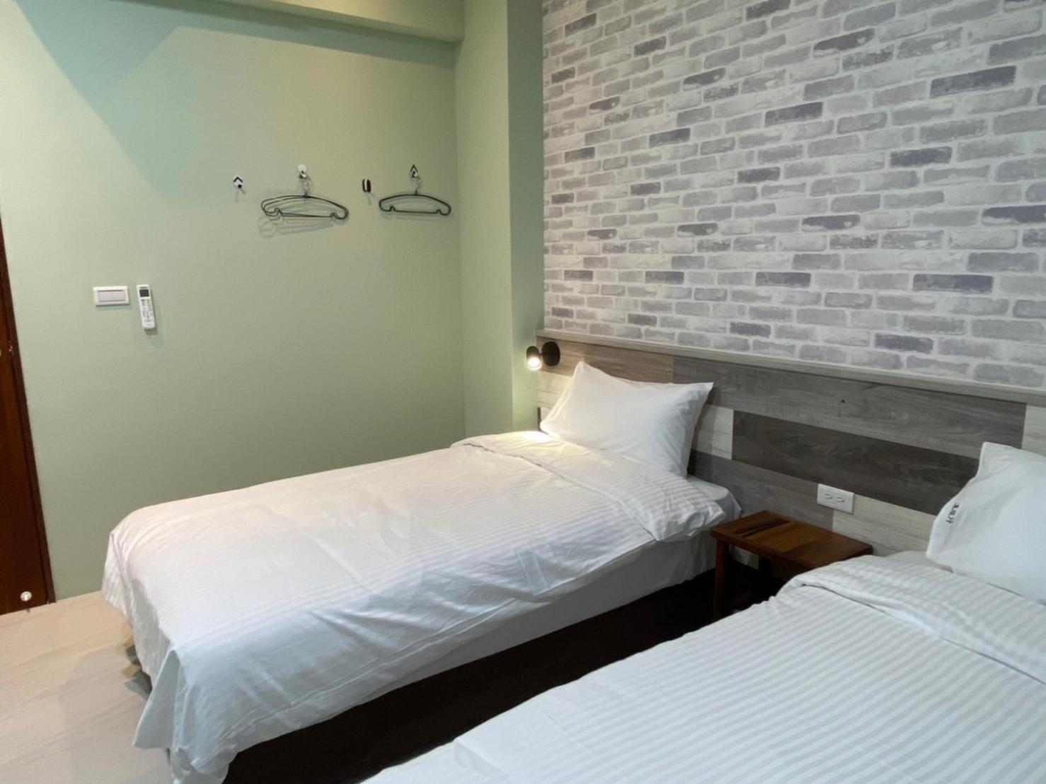Twin Room with Private Bathroom photo 3