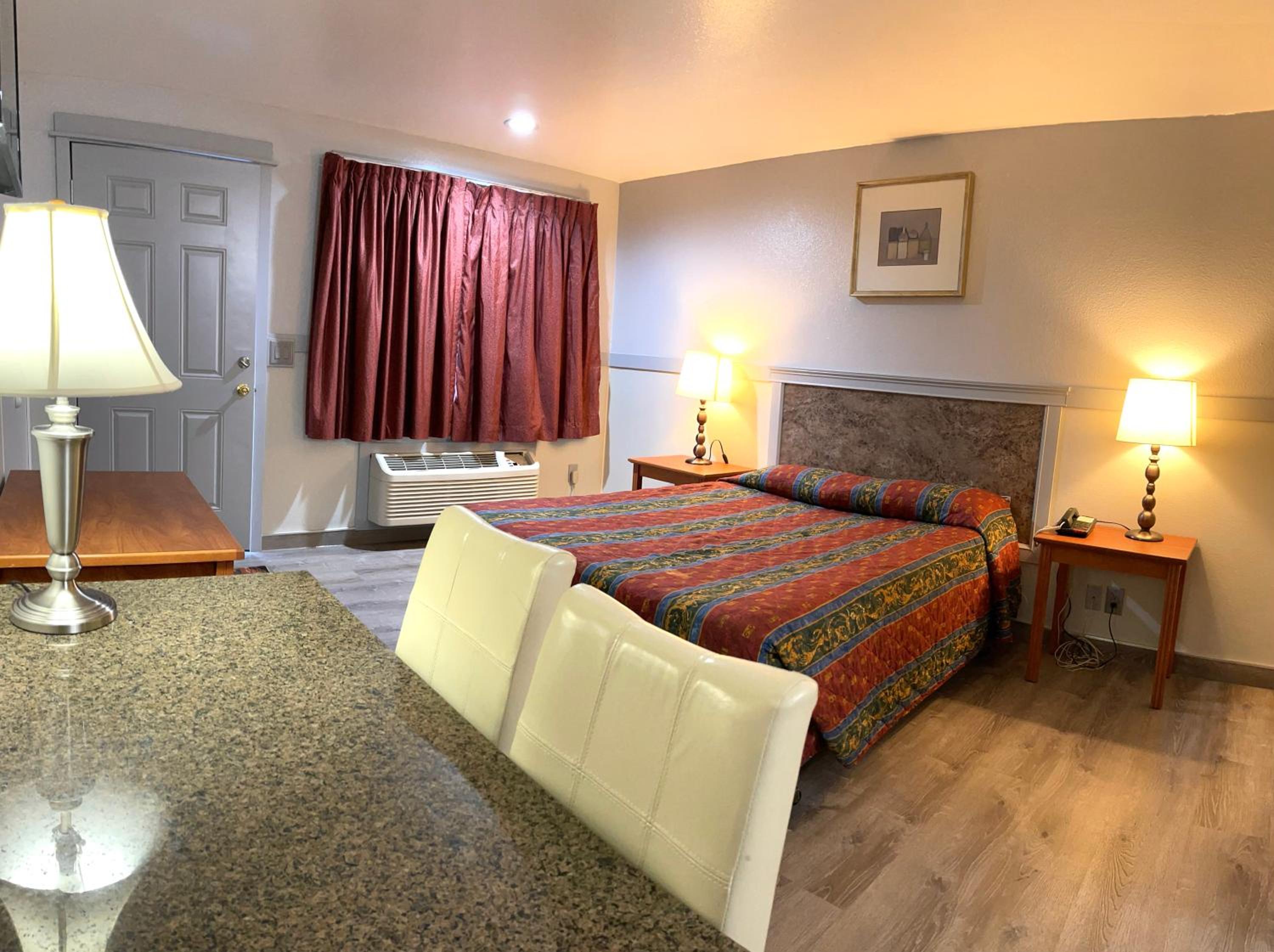 Queen Room - Photo 2