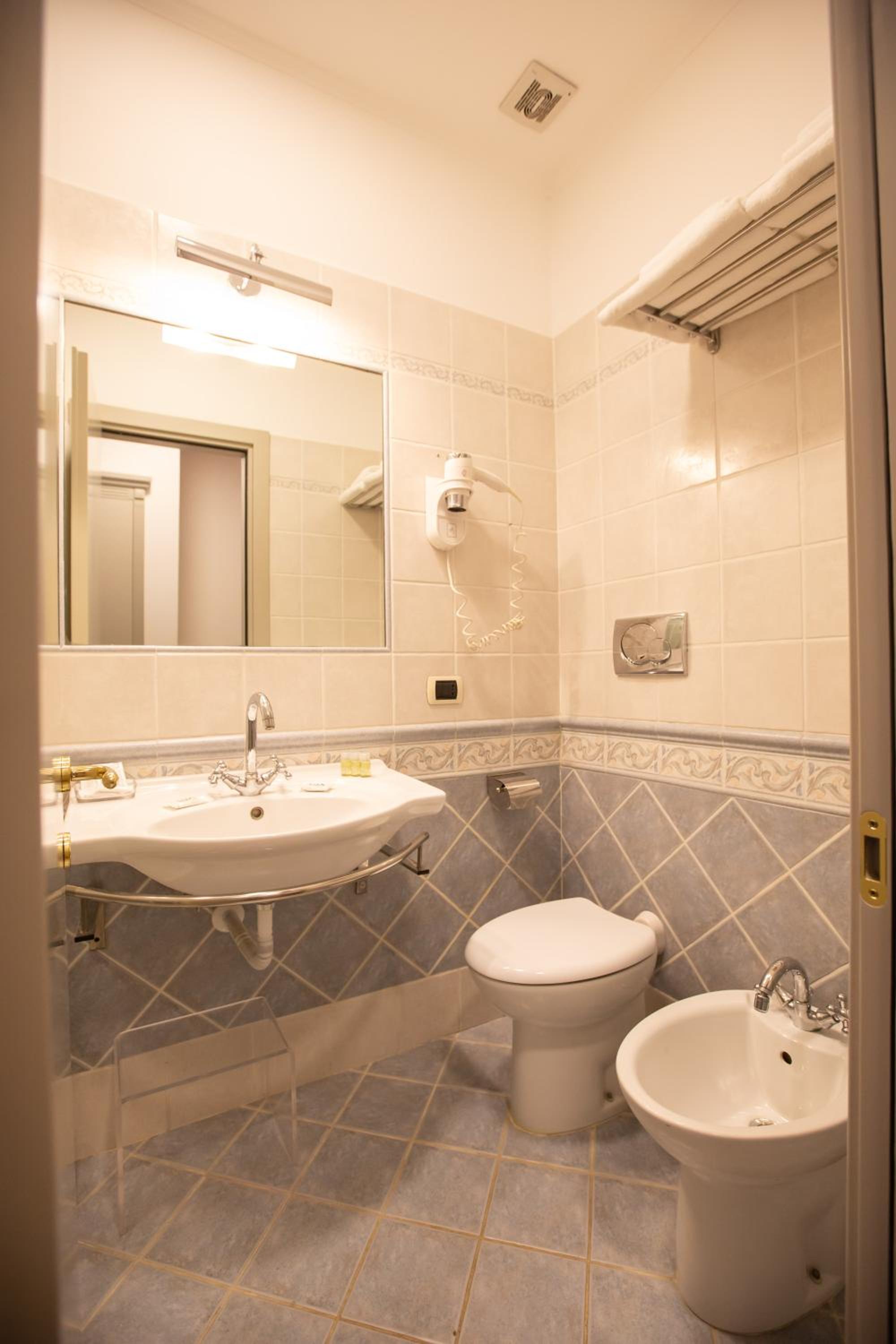 Double Room with Balcony photo 2