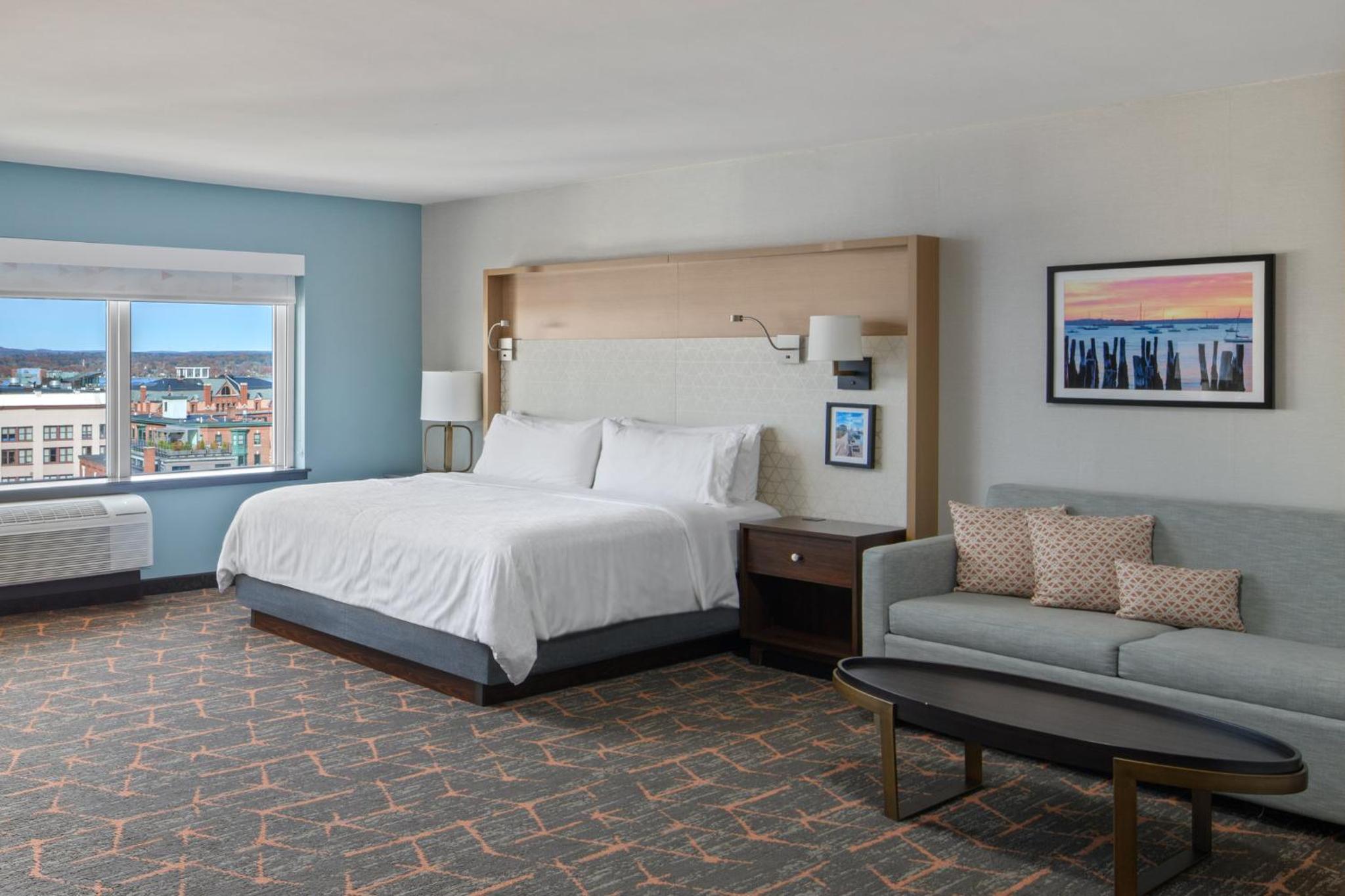 Premium Corner King Room with Bay View - Photo 1