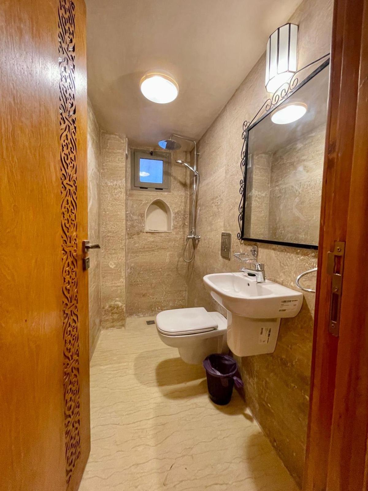 Deluxe Double Room - Photo 13