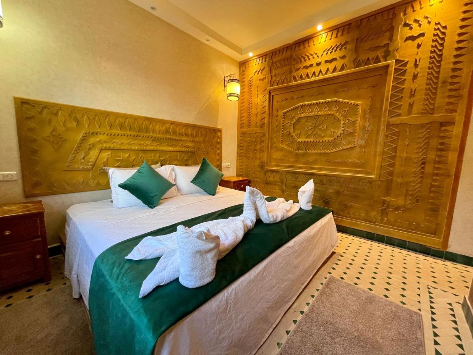 Deluxe Double Room - Photo 9