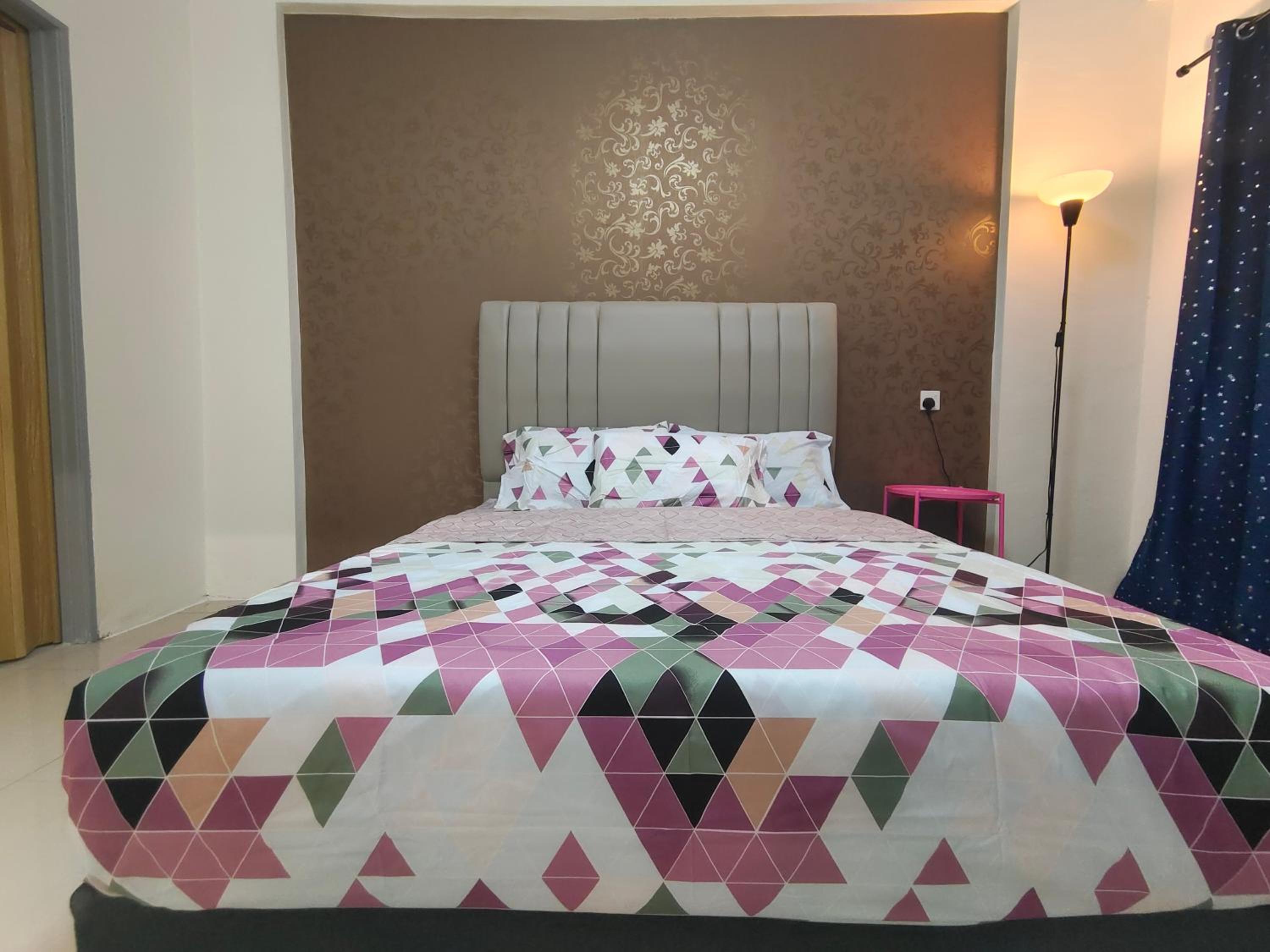 Three-Bedroom Apartment - Photo 5