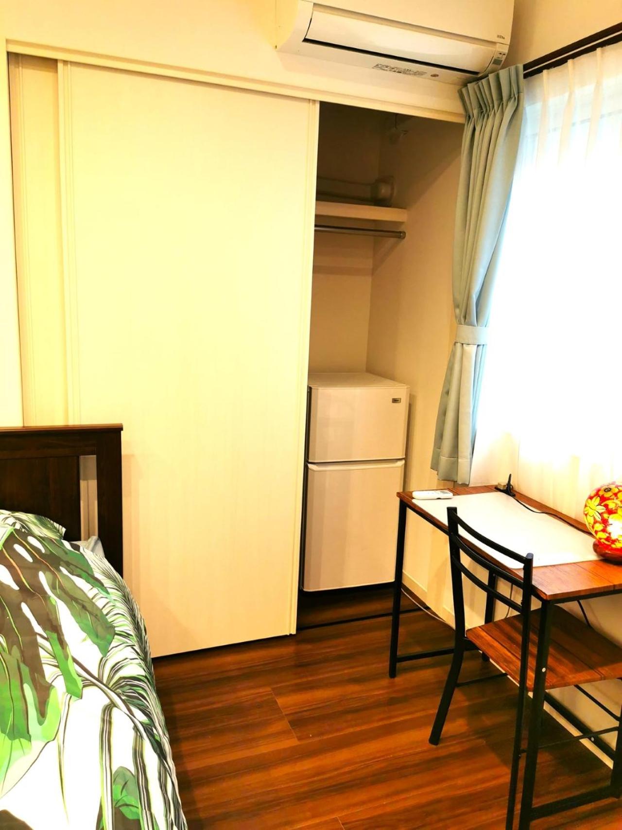 Standard Twin Room with Shared Bathroom photo 3