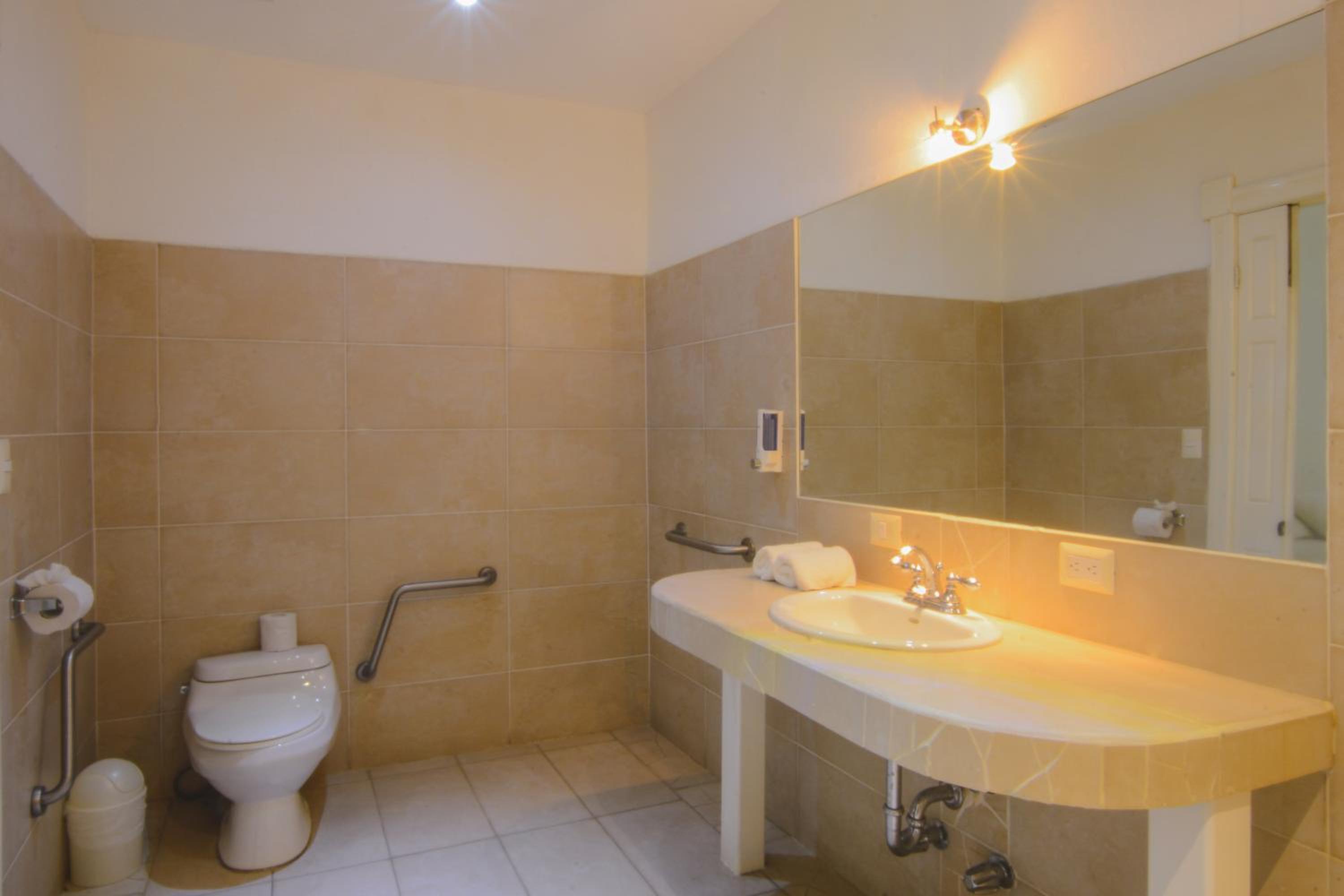 Queen Room with Two Queen Beds - Disability Access photo 2