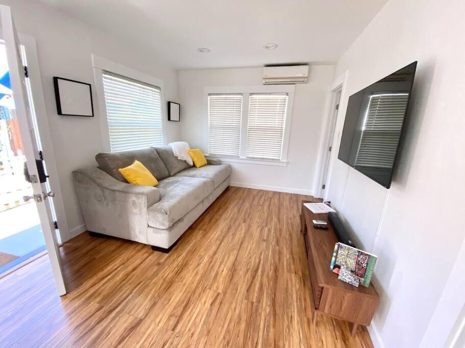 One-Bedroom House photo 1