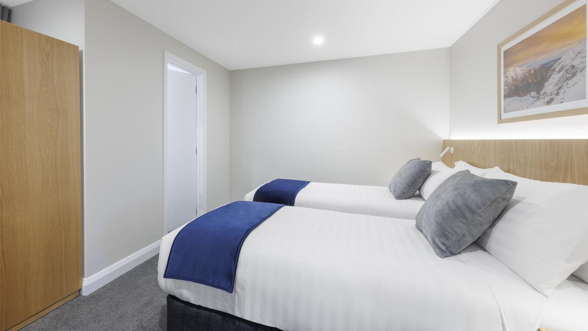 Two-Bedroom Penthouse Apartment - Photo 2
