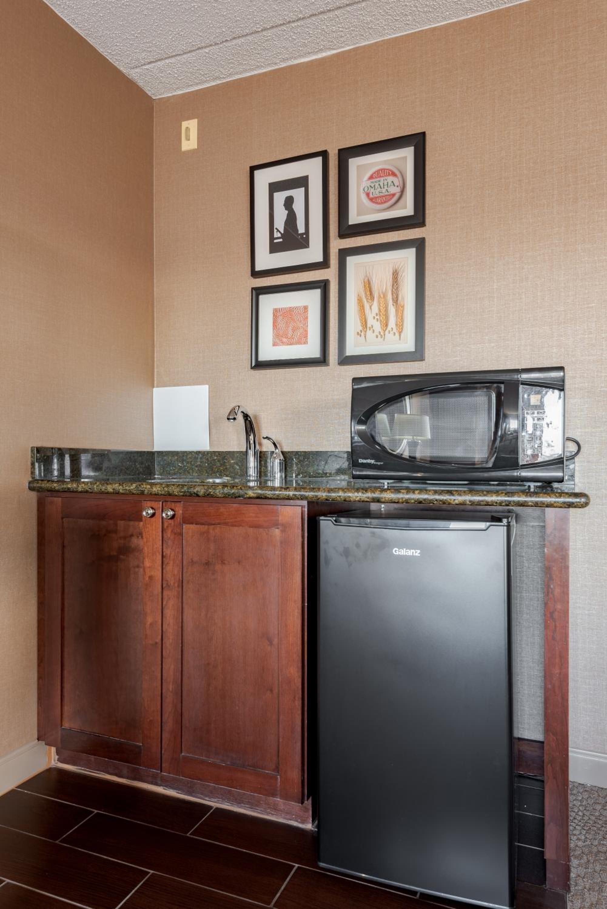 King Studio Suite - Non-Smoking photo 2