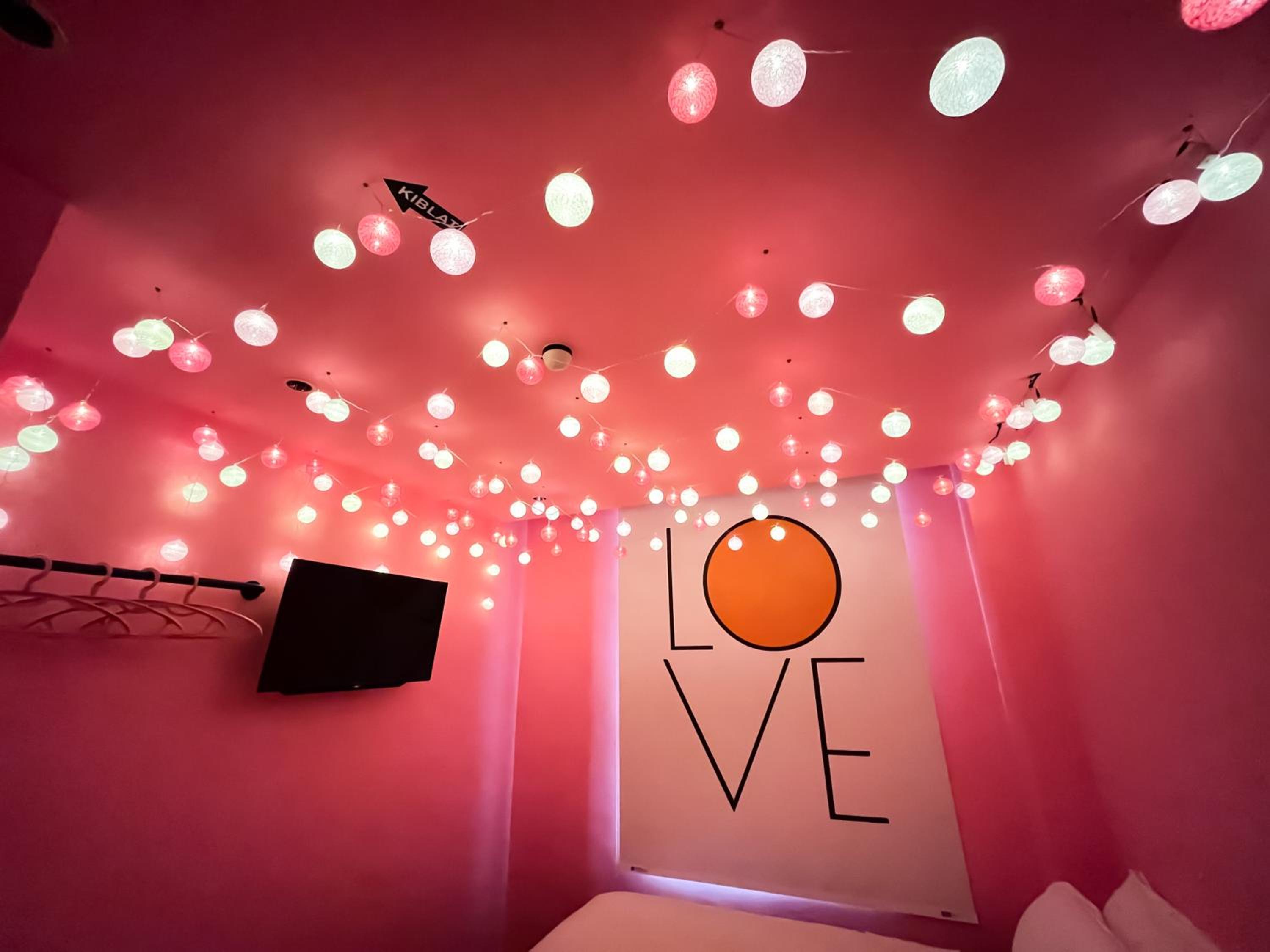 Romantic Themed Room photo 3