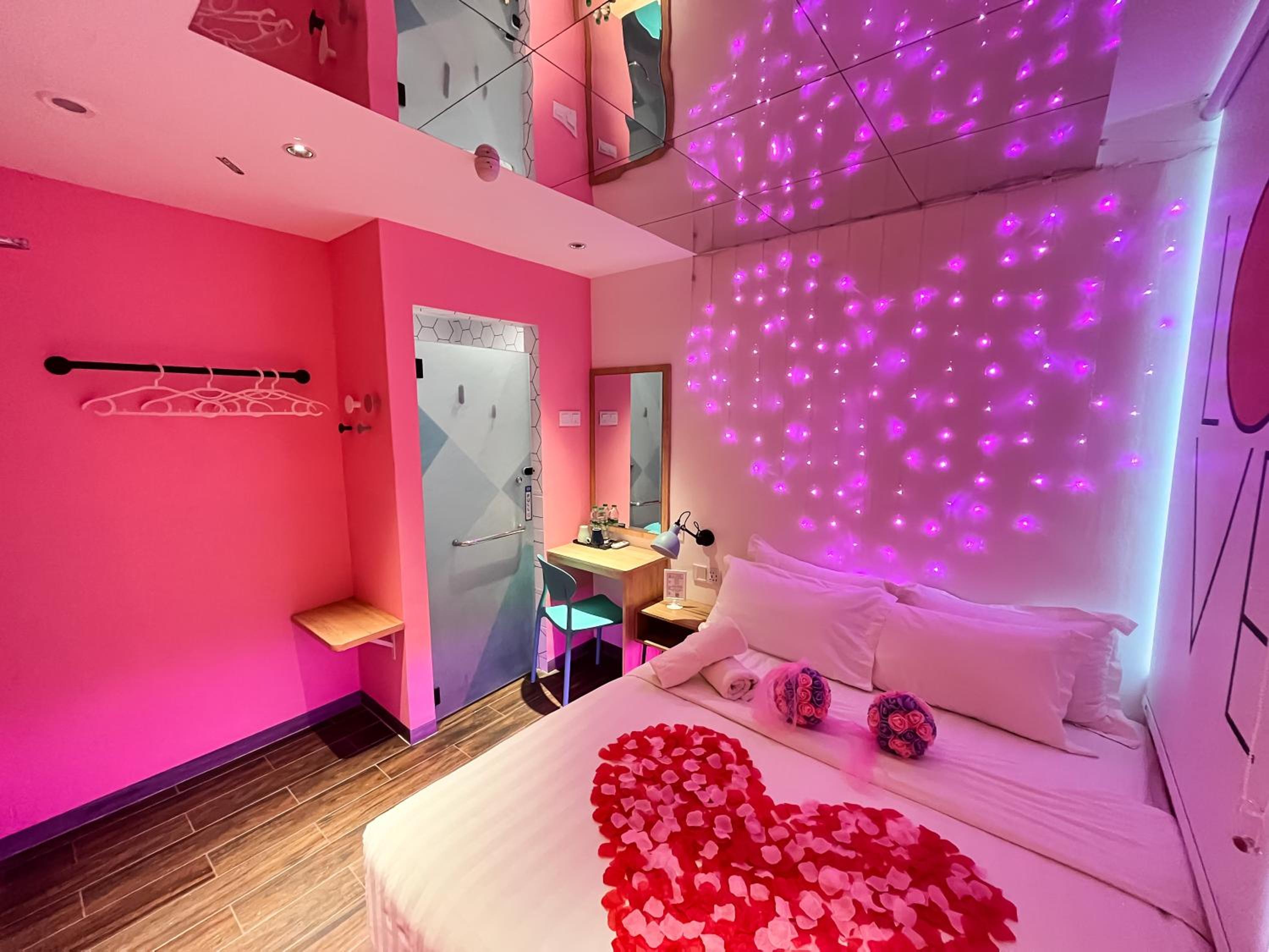 Romantic Themed Room photo 2