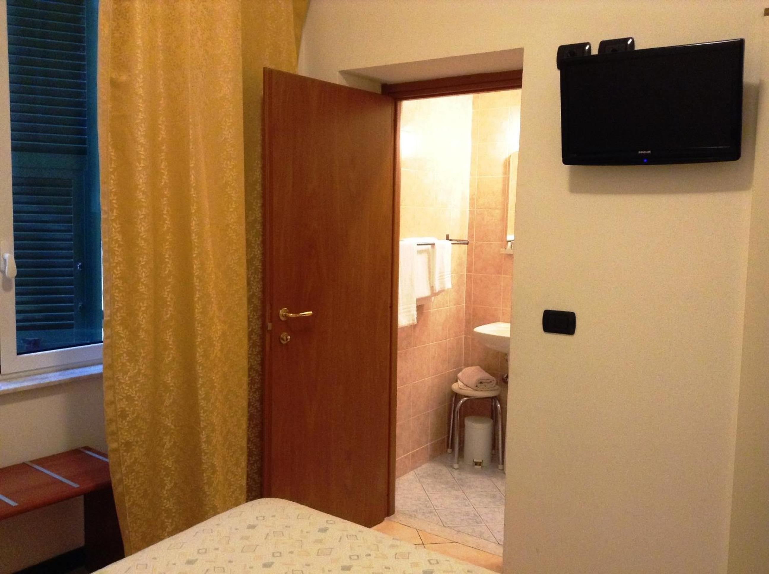 Single Room photo 3