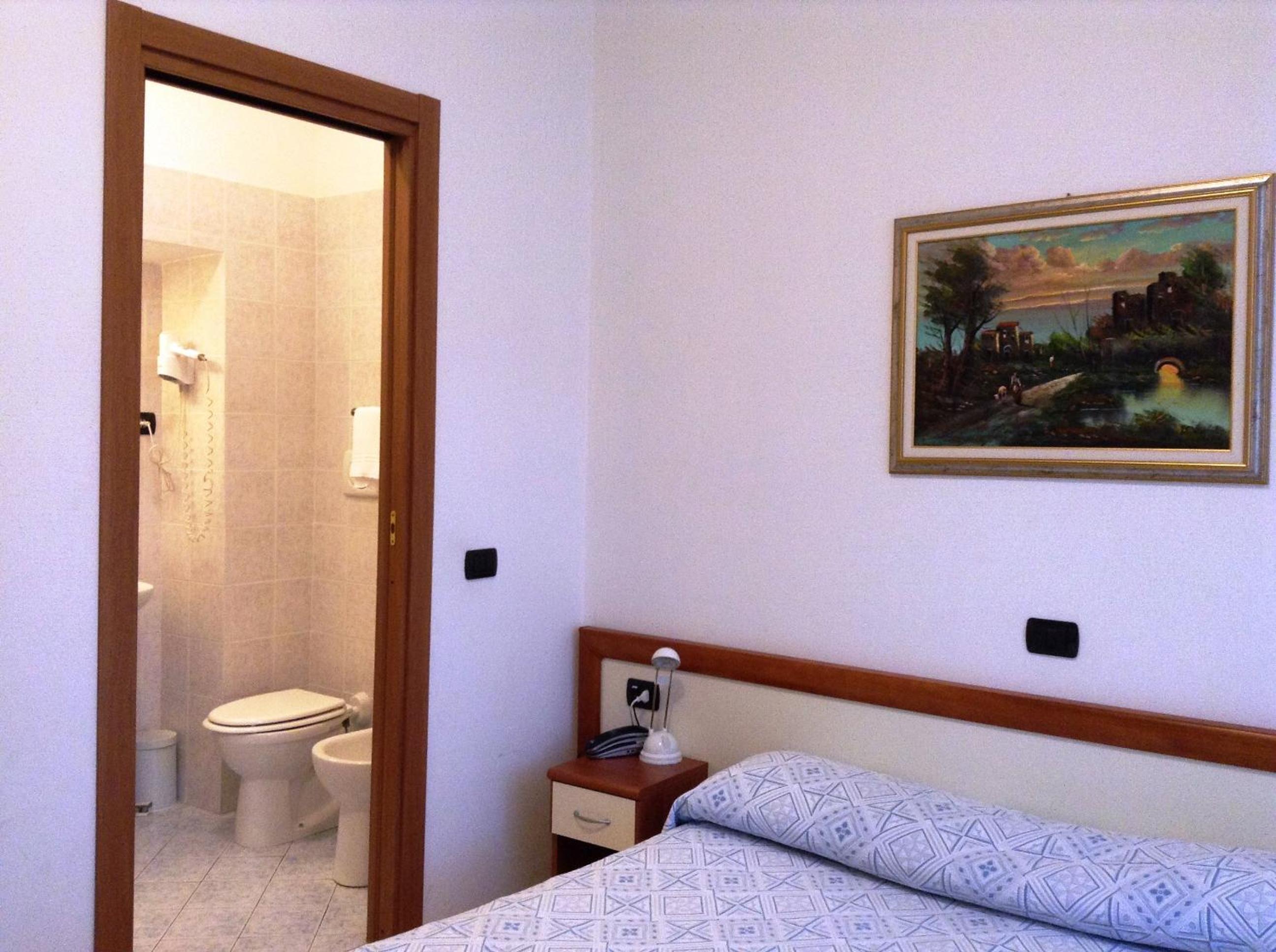 Double or Twin Room - Photo 5