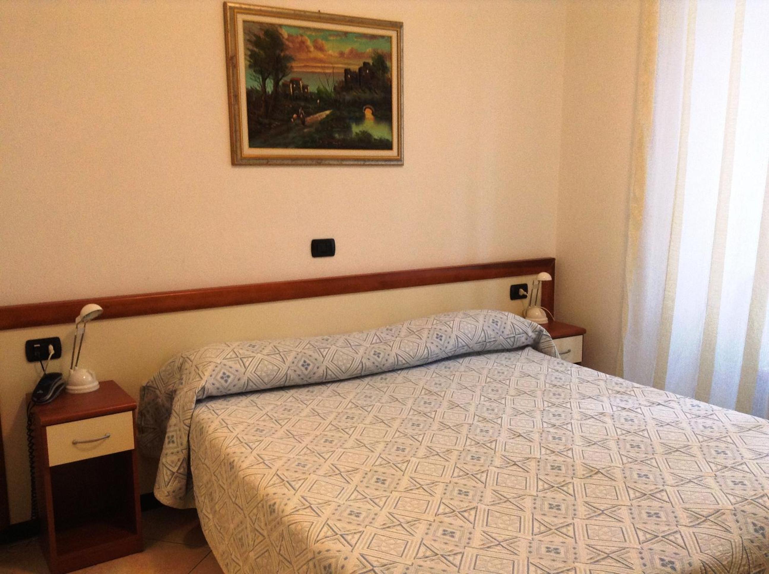 Double or Twin Room - Photo 6