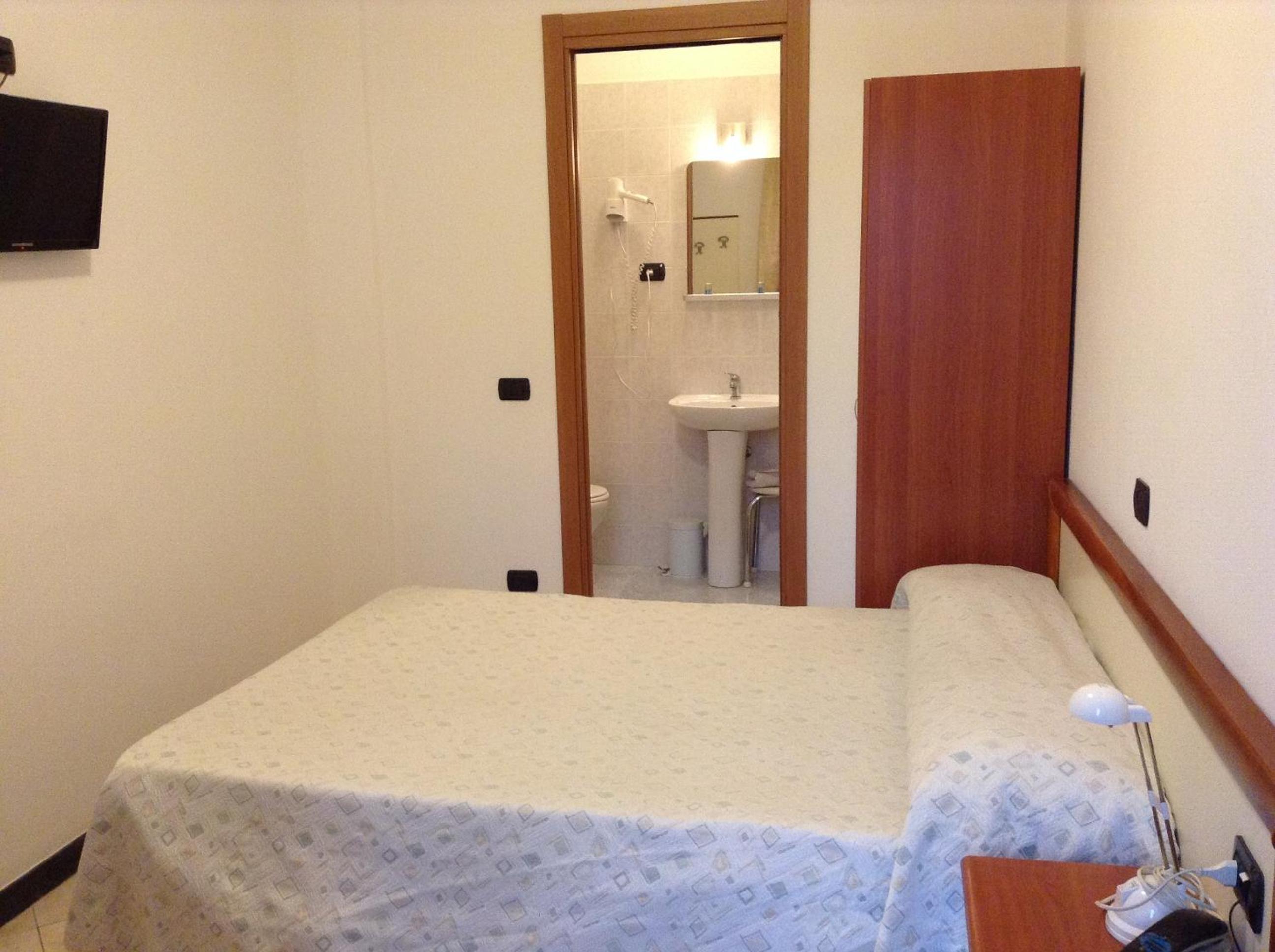 Small Double Room - Photo 5