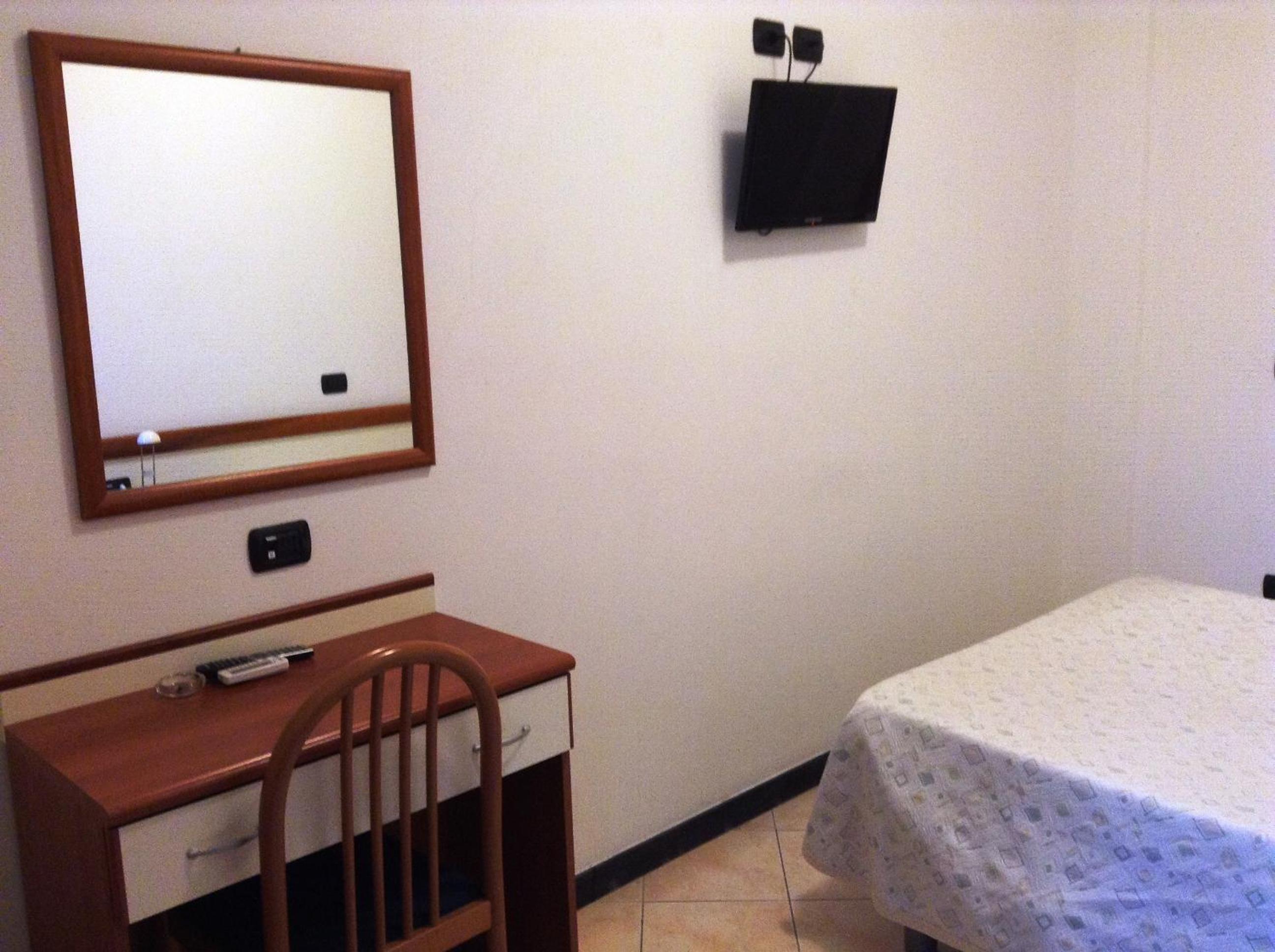 Small Double Room - Photo 6