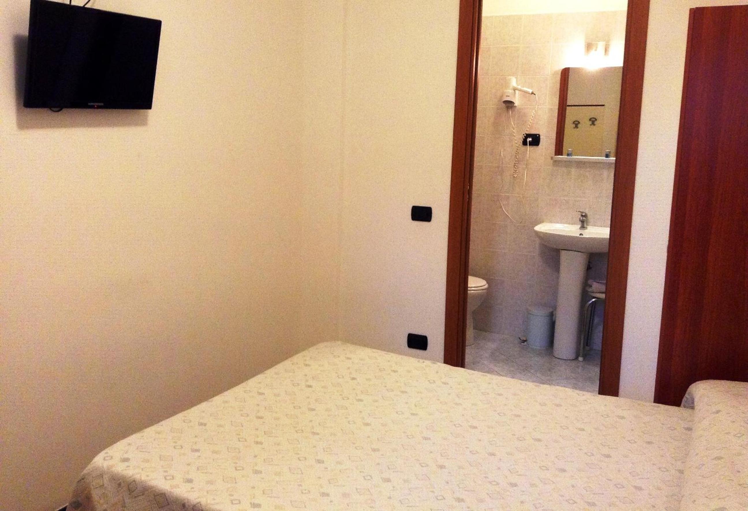 Small Double Room - Photo 2