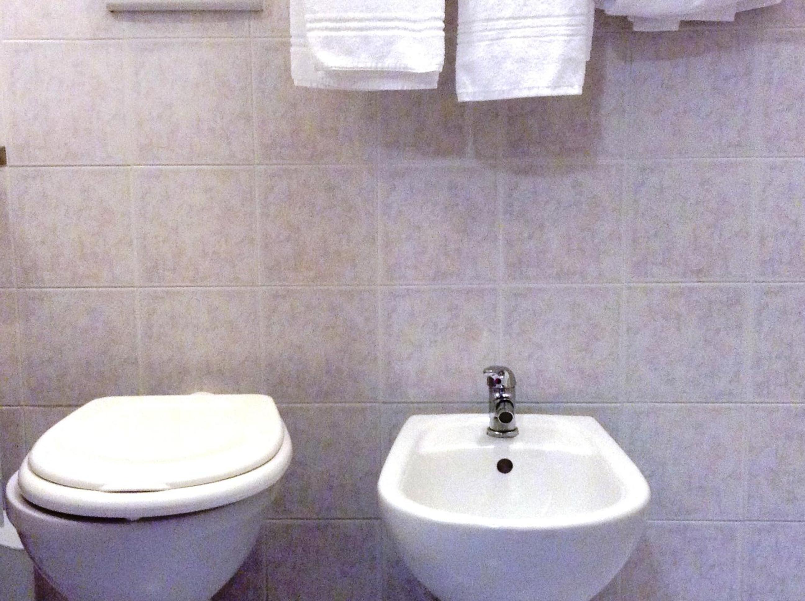 Double or Twin Room - Photo 7