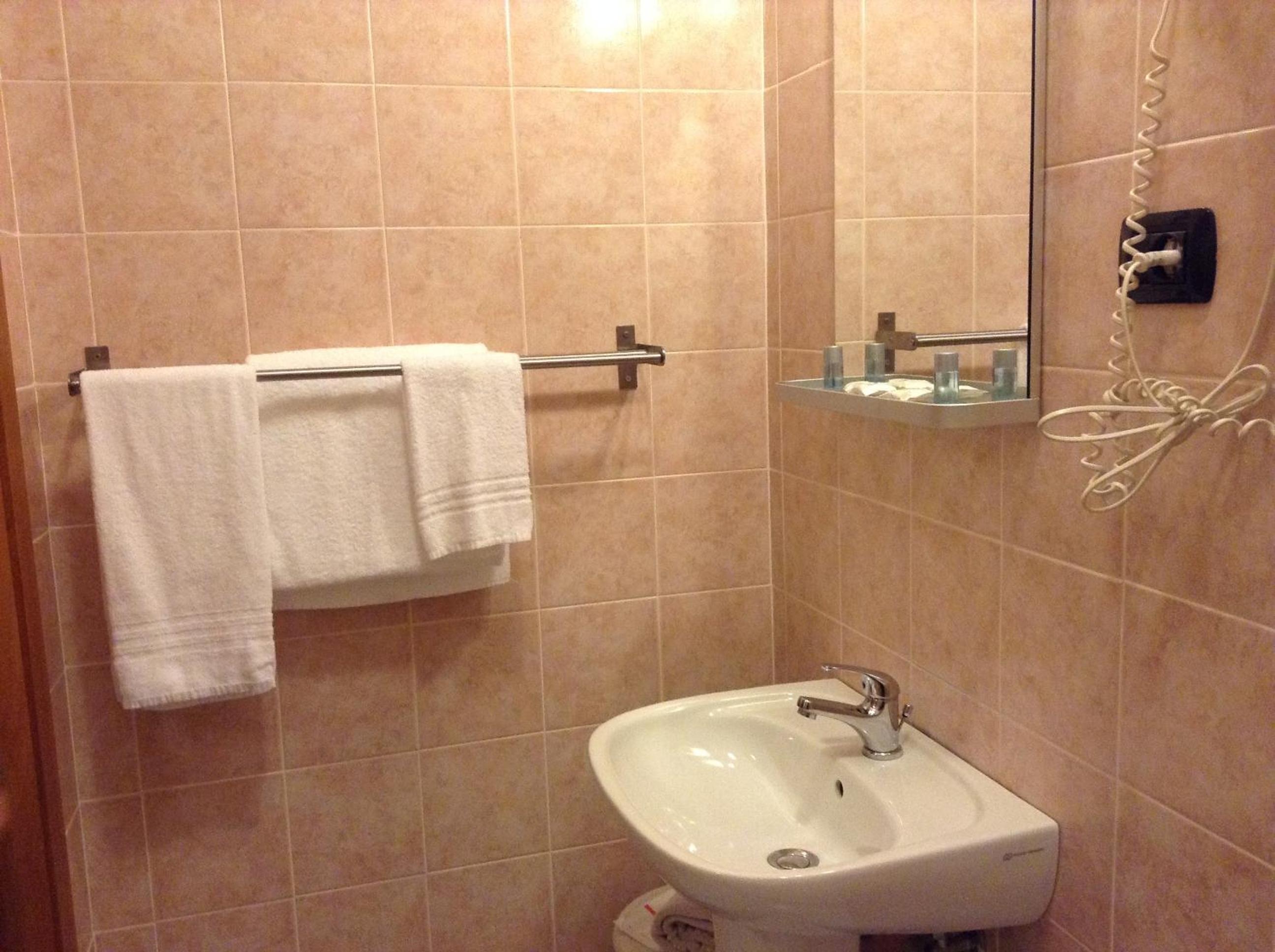 Quadruple Room - Photo 3