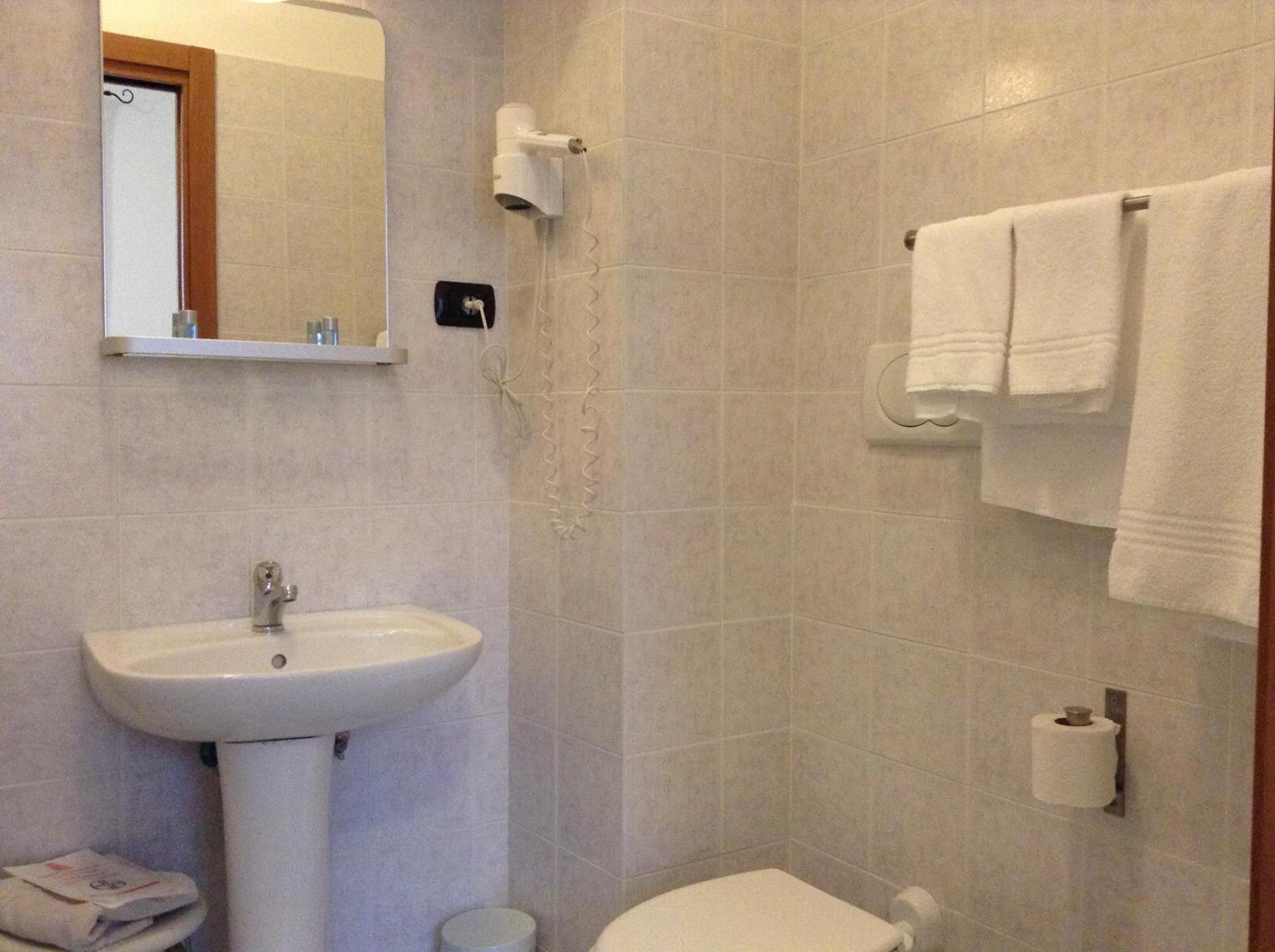 Double or Twin Room - Photo 2