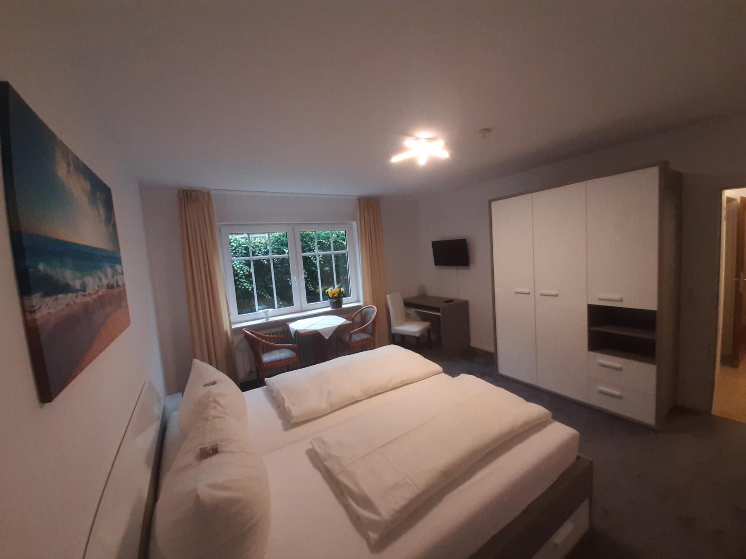 Large Double Room photo 1
