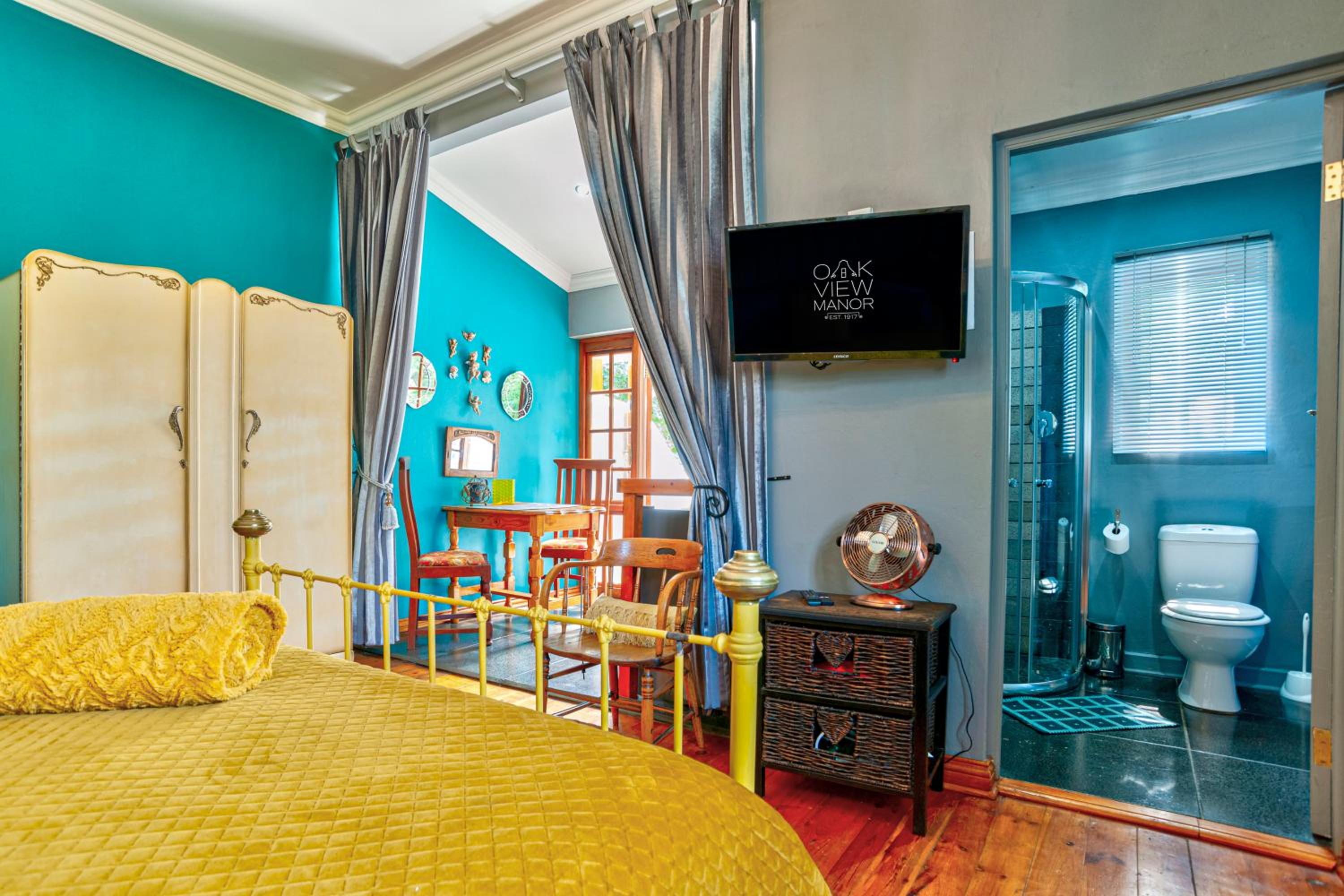 Deluxe Double Room with Shower - Photo 12