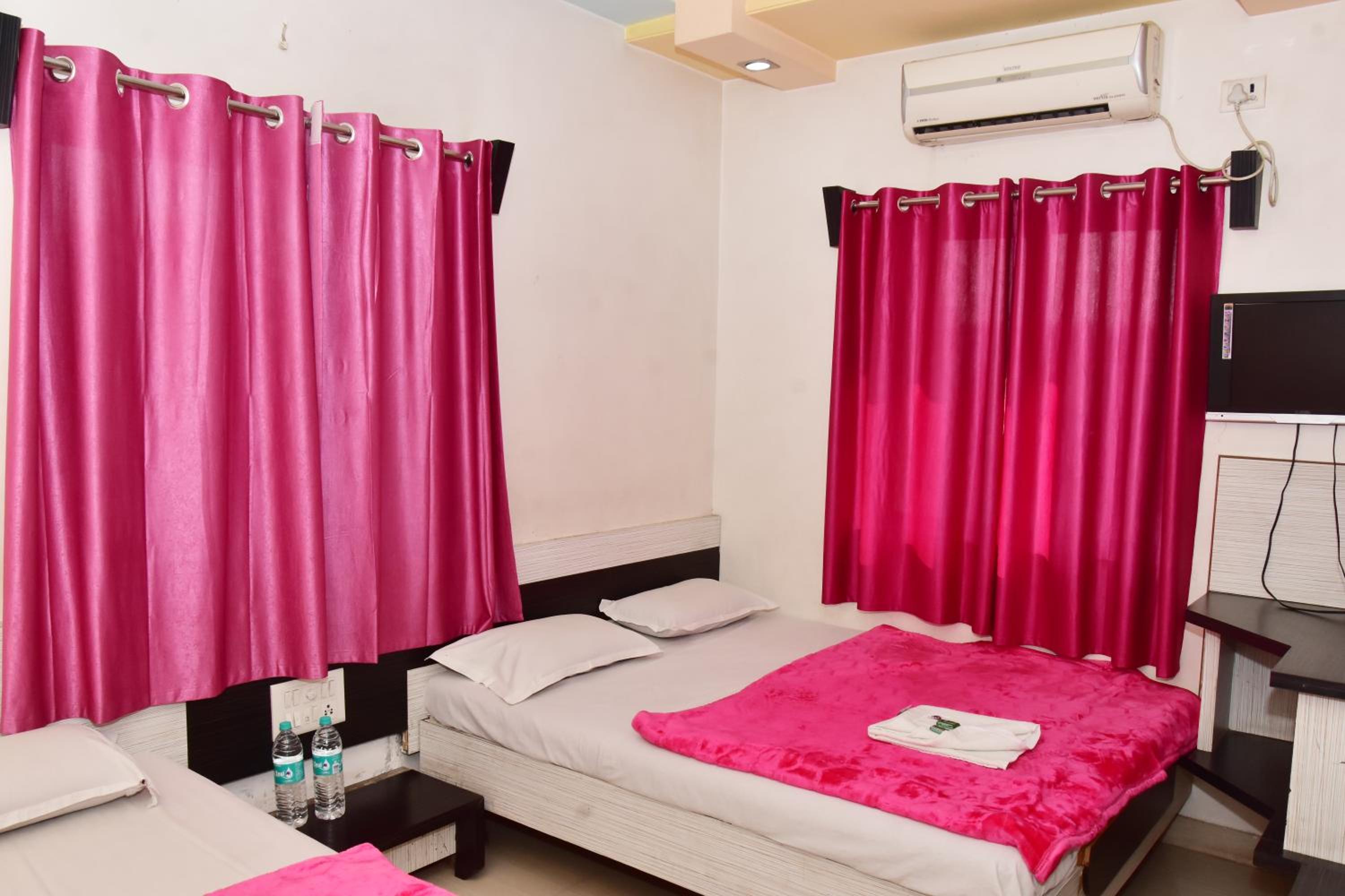 Four Bed AC Room photo 1