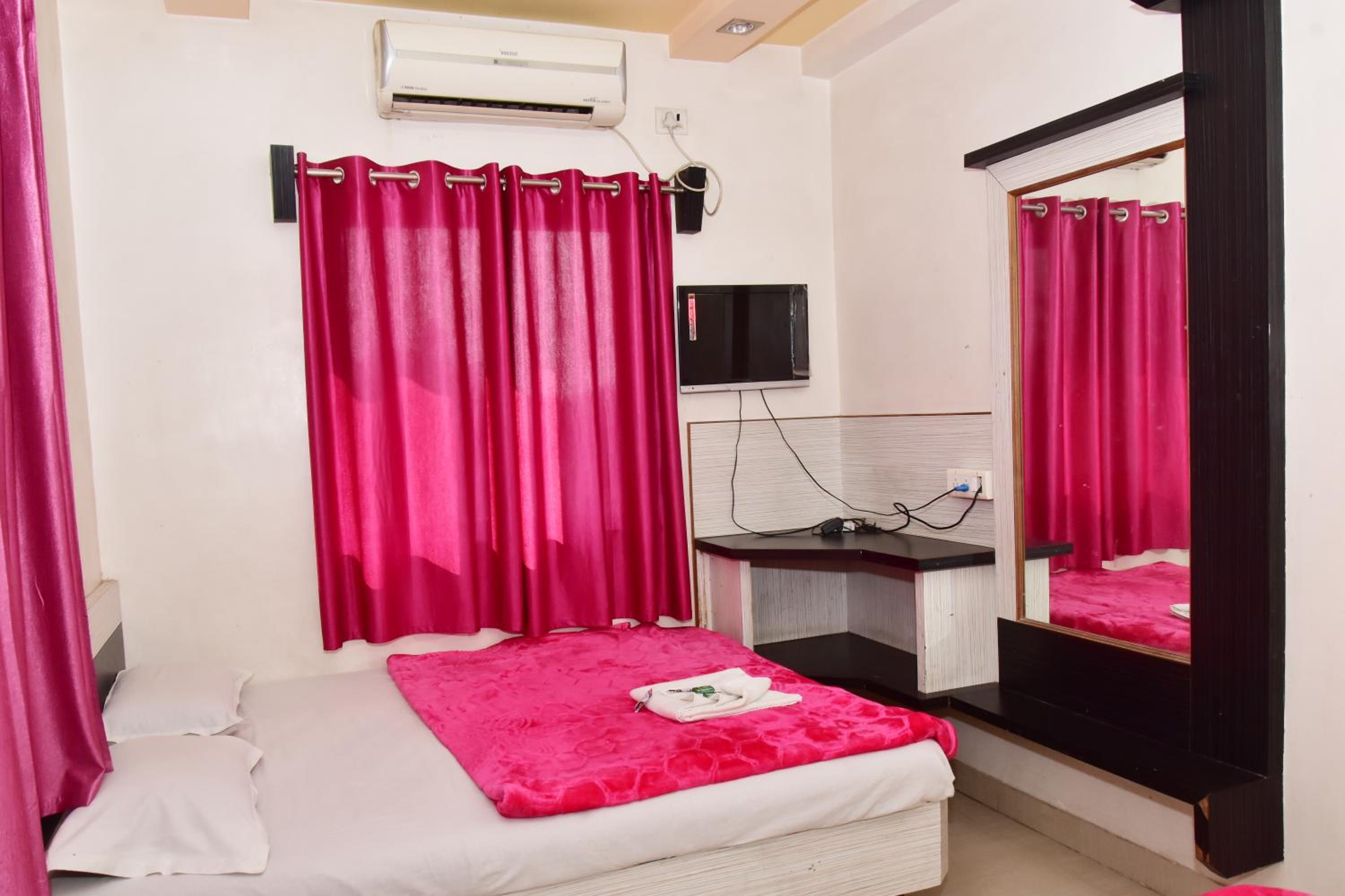 Four Bed AC Room photo 2
