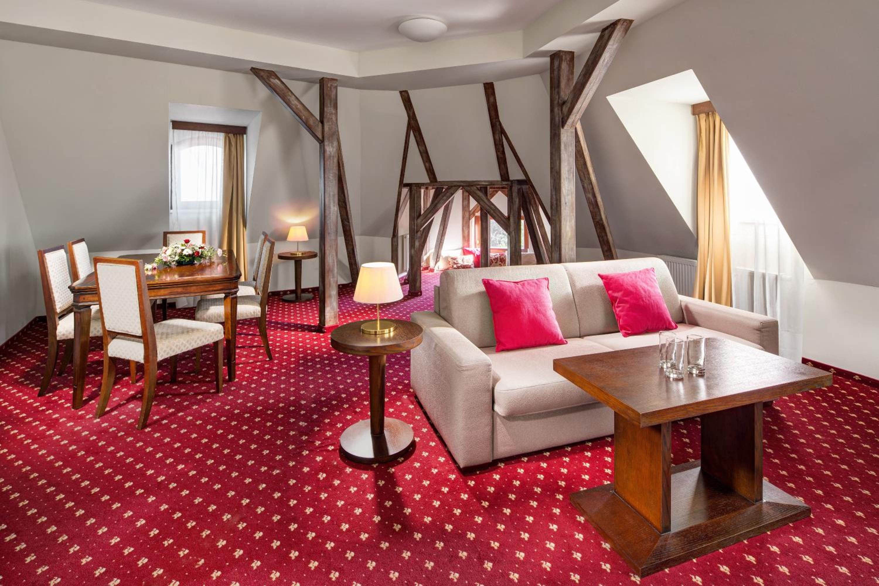 Suite - Photo 2