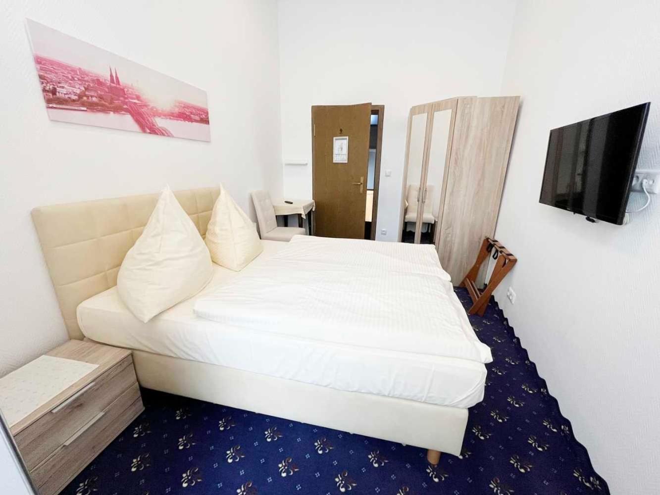 Double or Twin Room with Bathroom