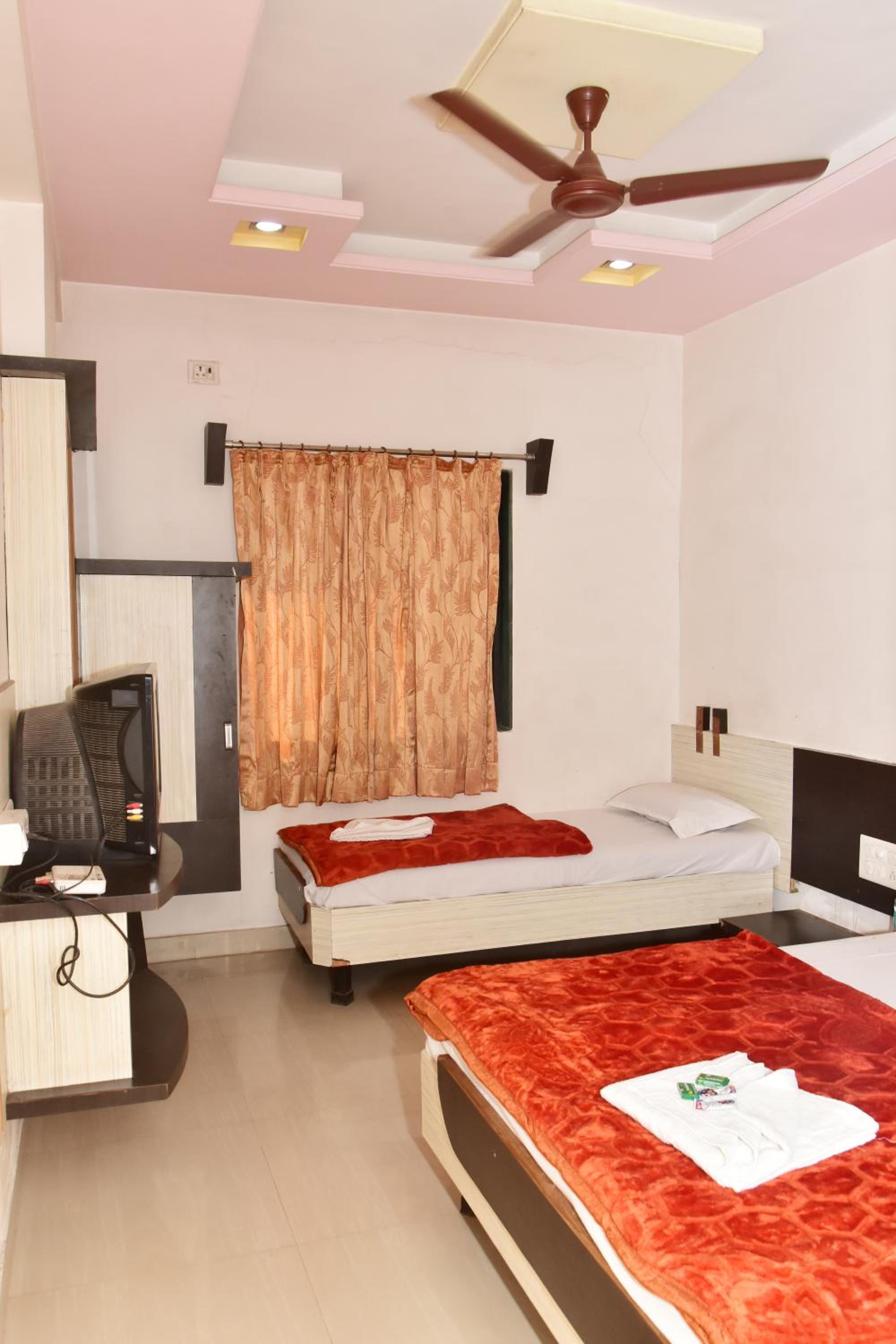 Standard Room AC with Triple Bed photo 2