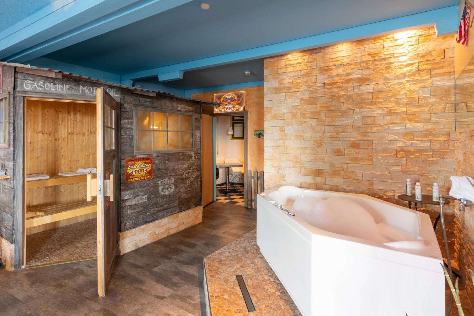 Route 66 Suite with Spa Bath - Photo 3