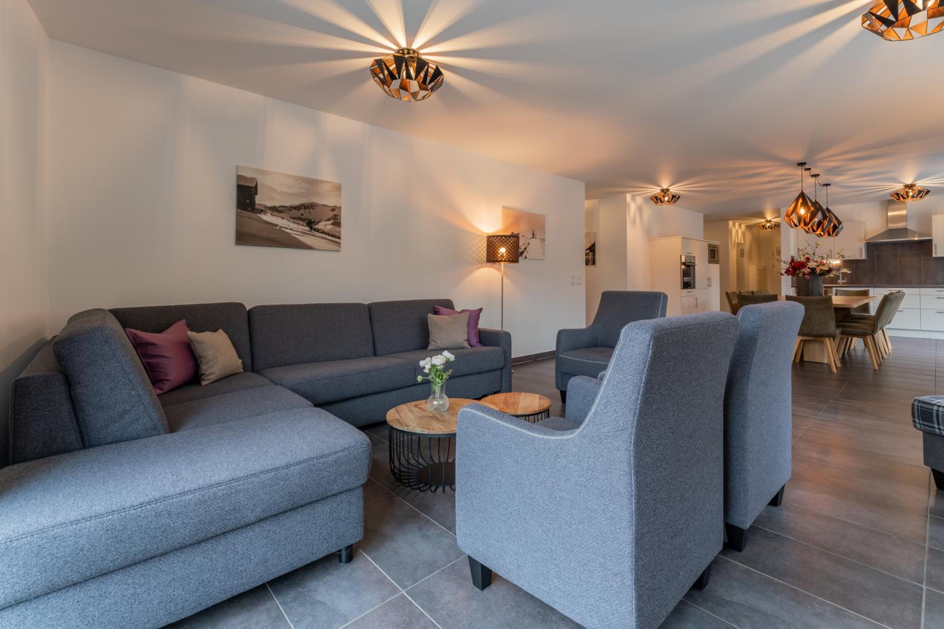 Five-Bedroom Apartment with Mountain View photo 1