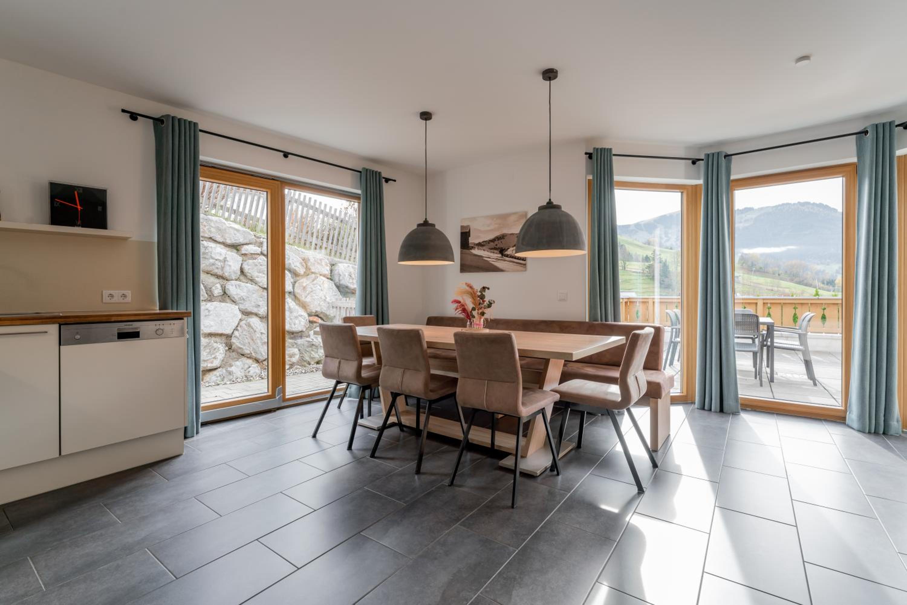 Three-Bedroom Apartment with Mountain View photo 2