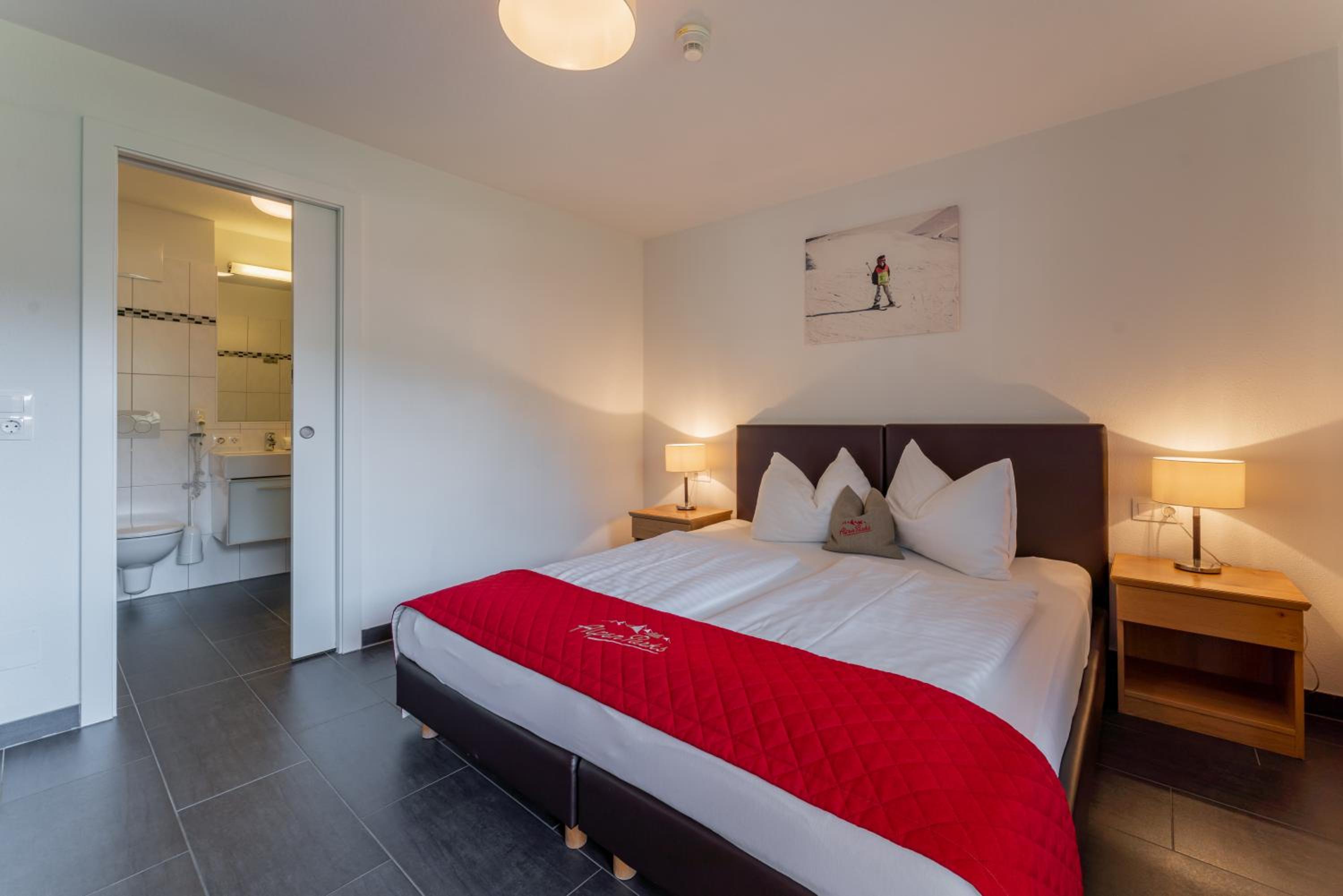 Four-Bedroom Apartment with Mountain View photo 3