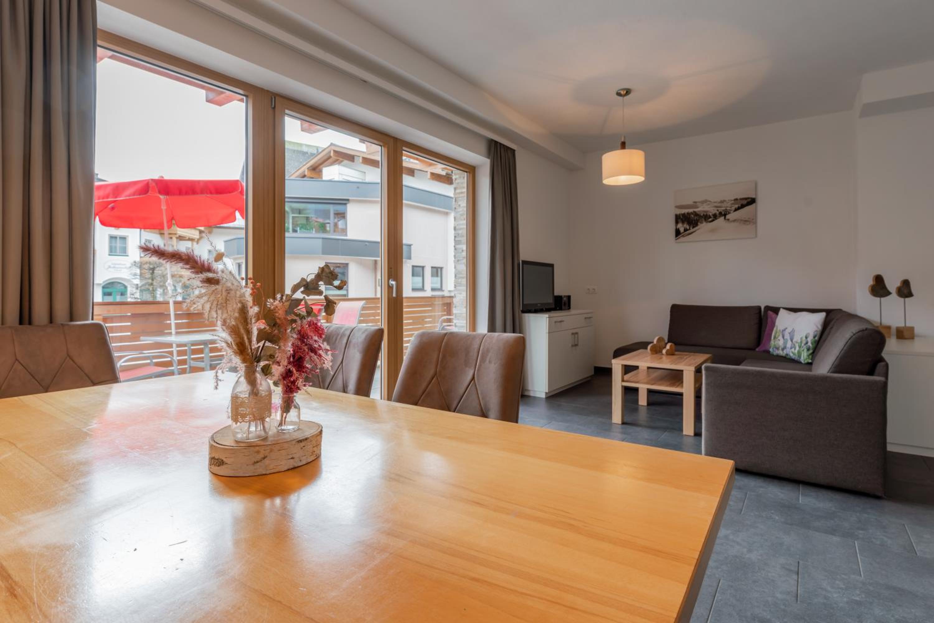 Three-Bedroom Apartment with Mountain View photo 1