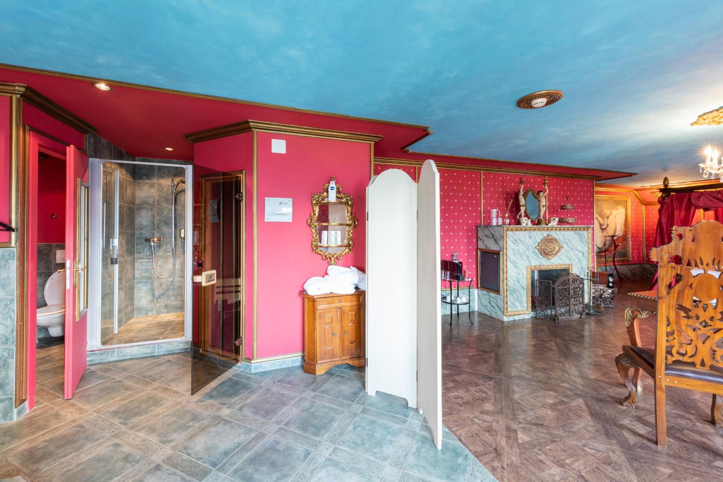 Château d'amour Suite with Spa Bath - Photo 4