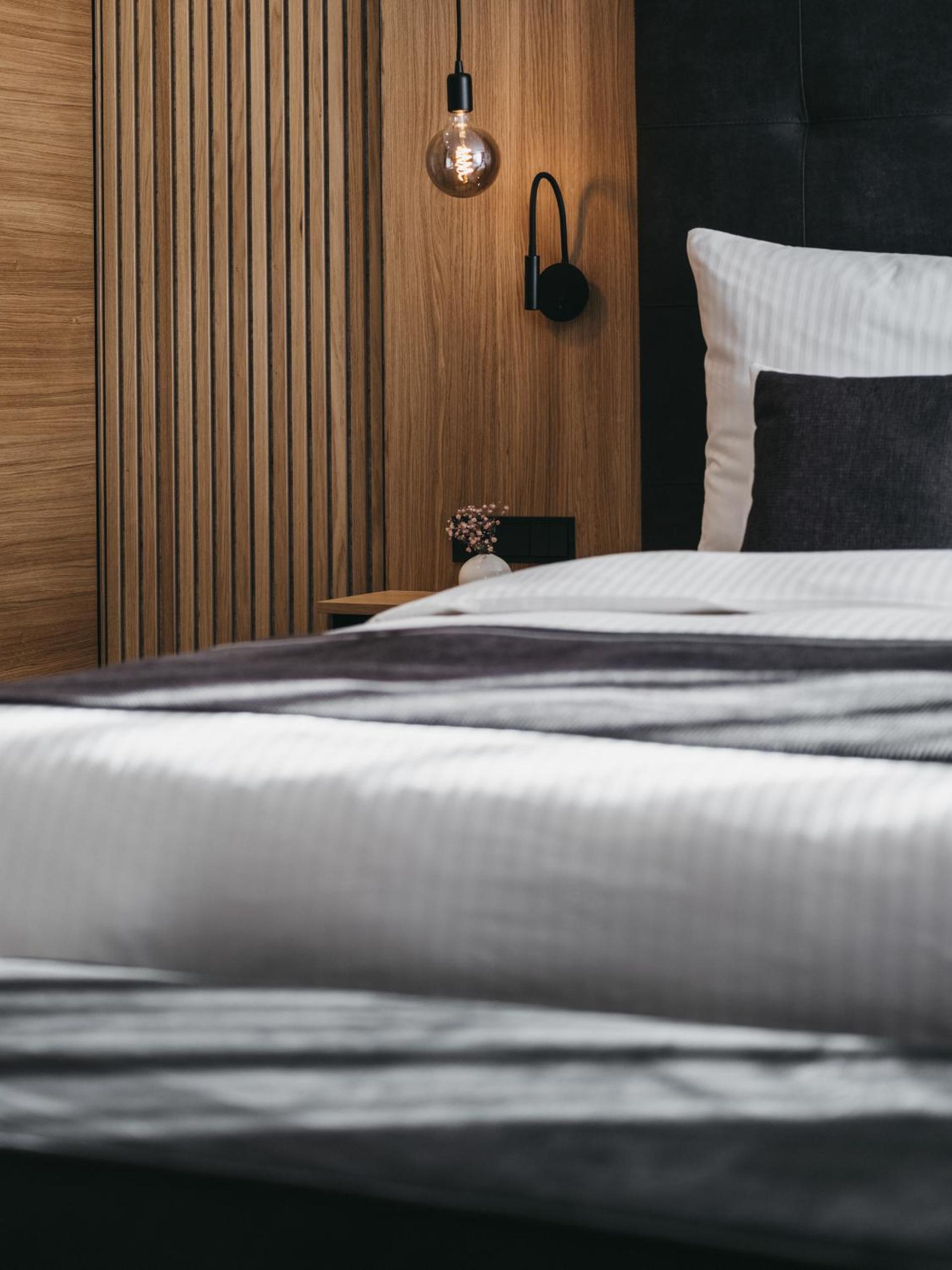 Deluxe Room - Photo 11
