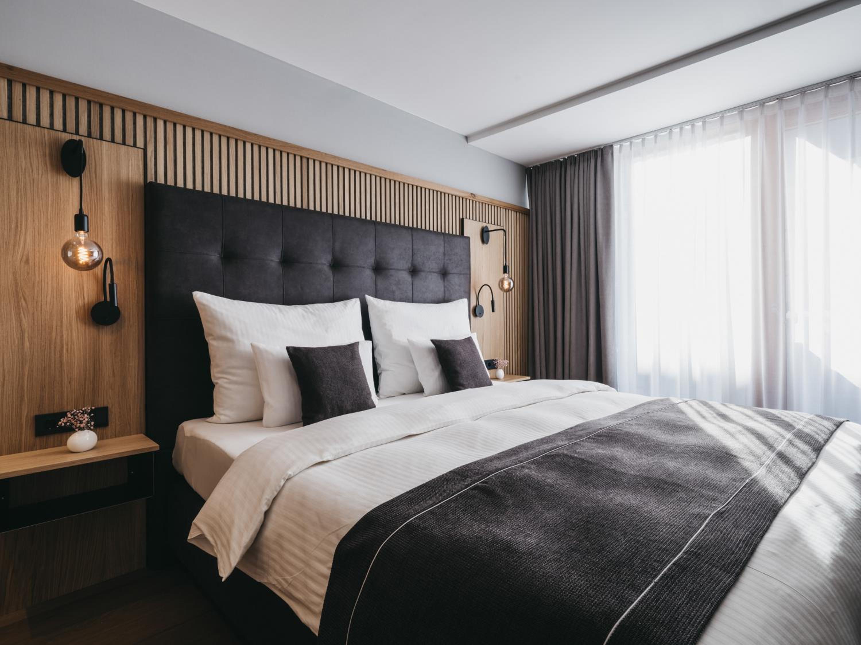 Deluxe Room - Photo 3