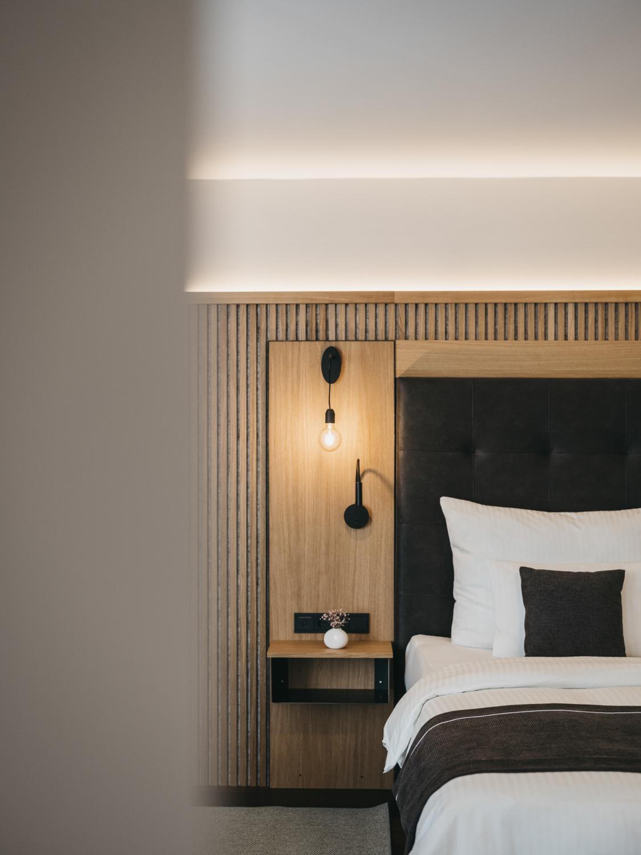 Grand Deluxe Room - Photo 10