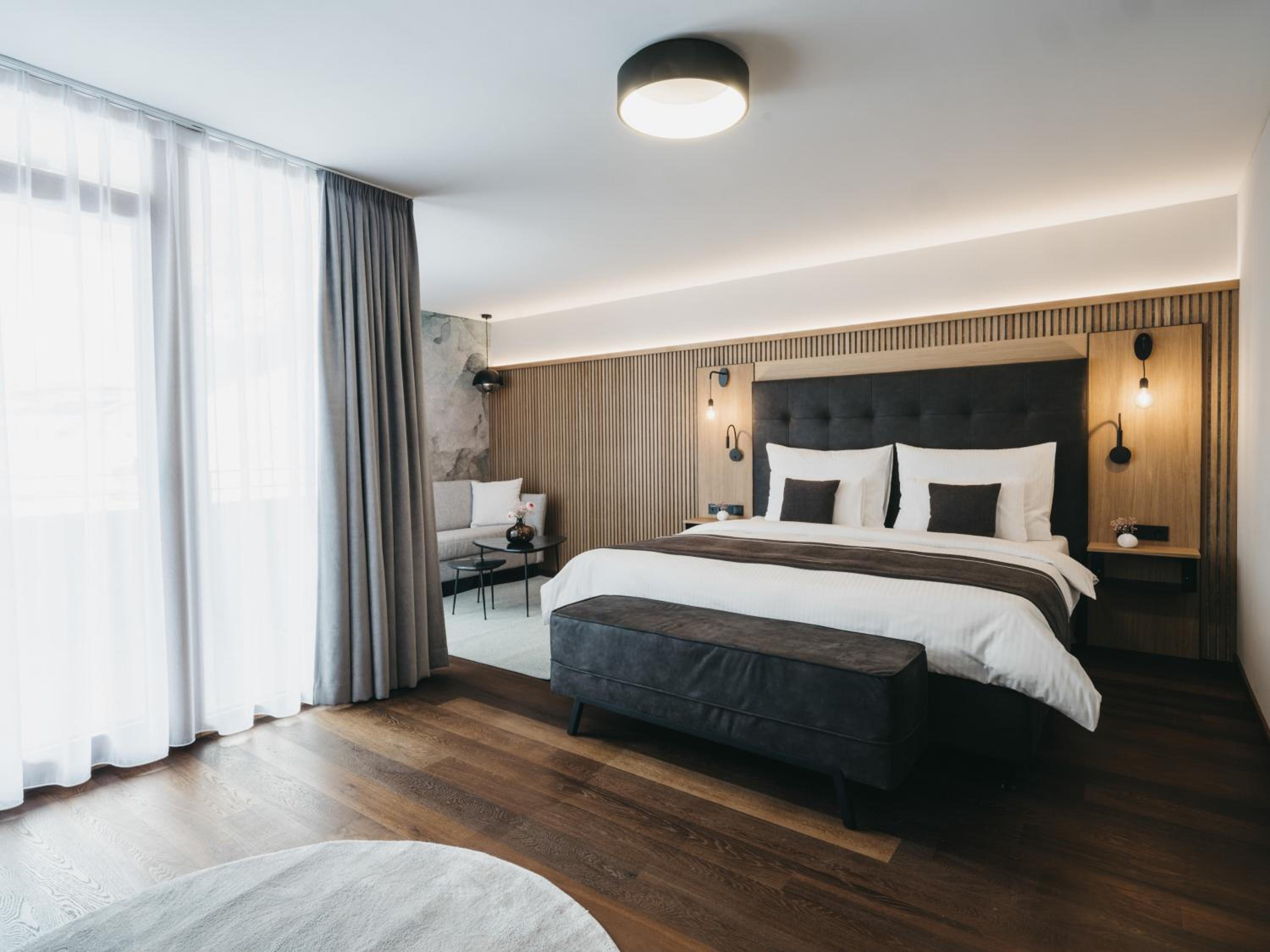 Grand Deluxe Room - Photo 9