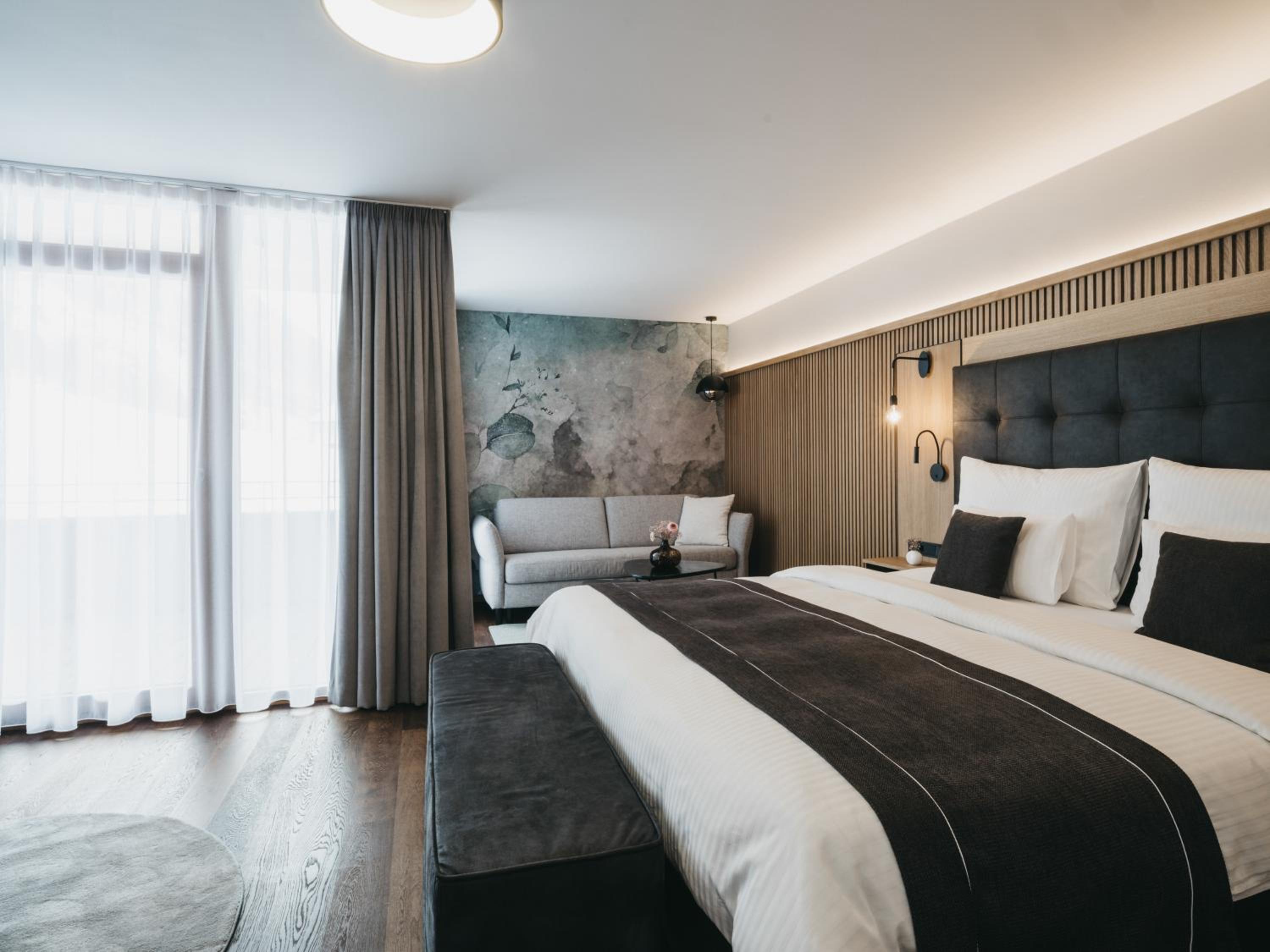 Grand Deluxe Room - Photo 1