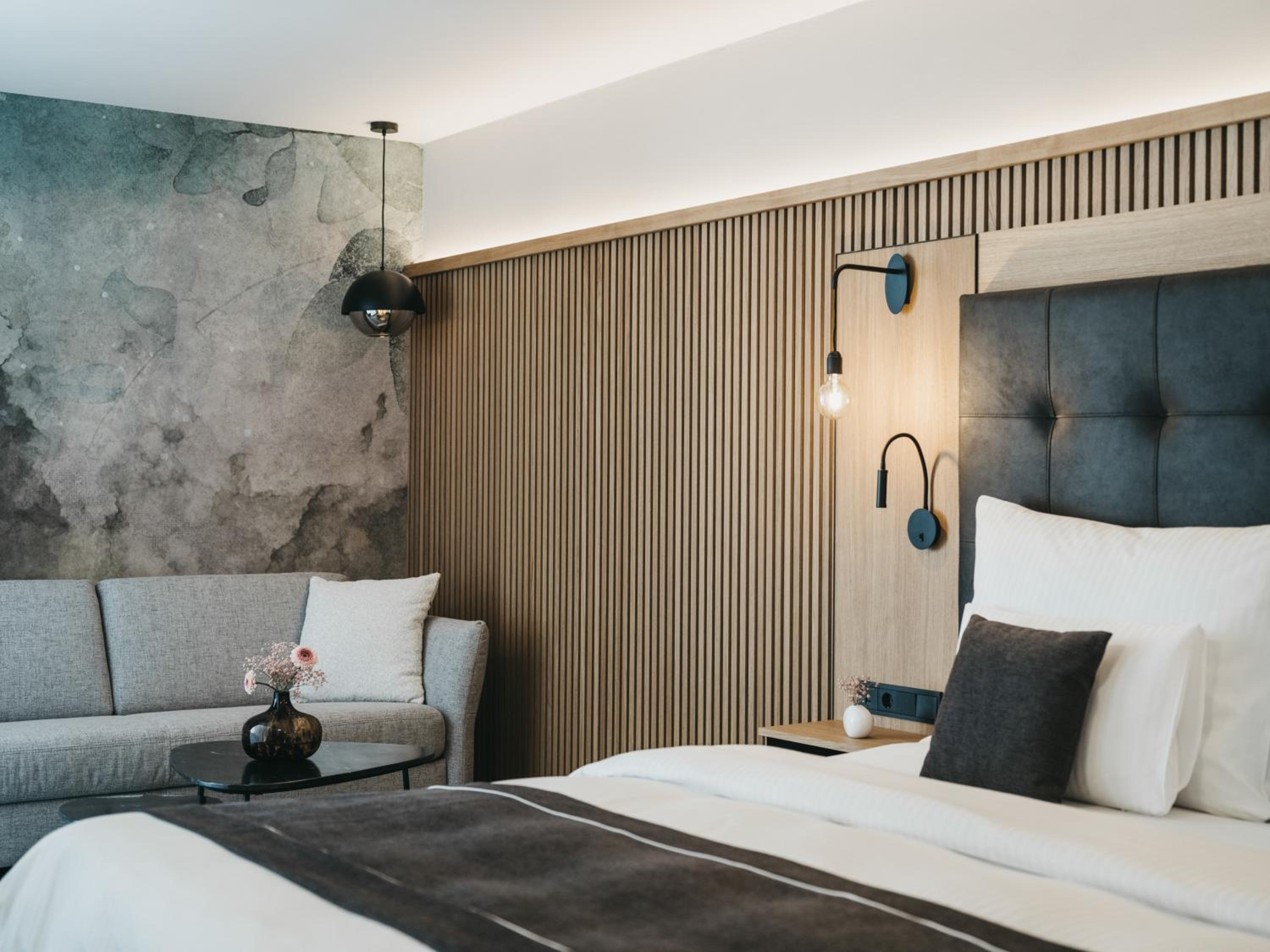 Grand Deluxe Room - Photo 12