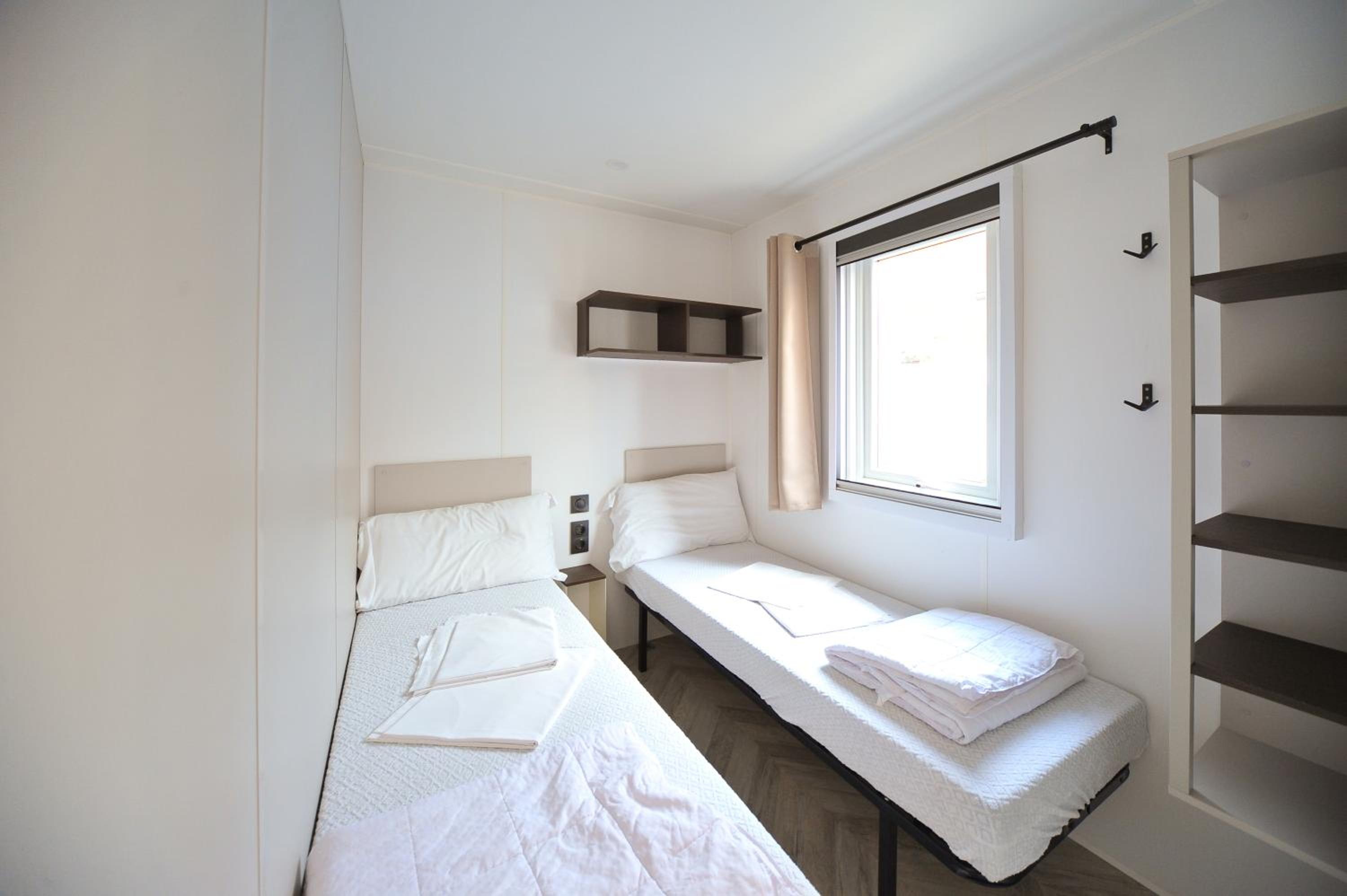 Mobile Home photo 2