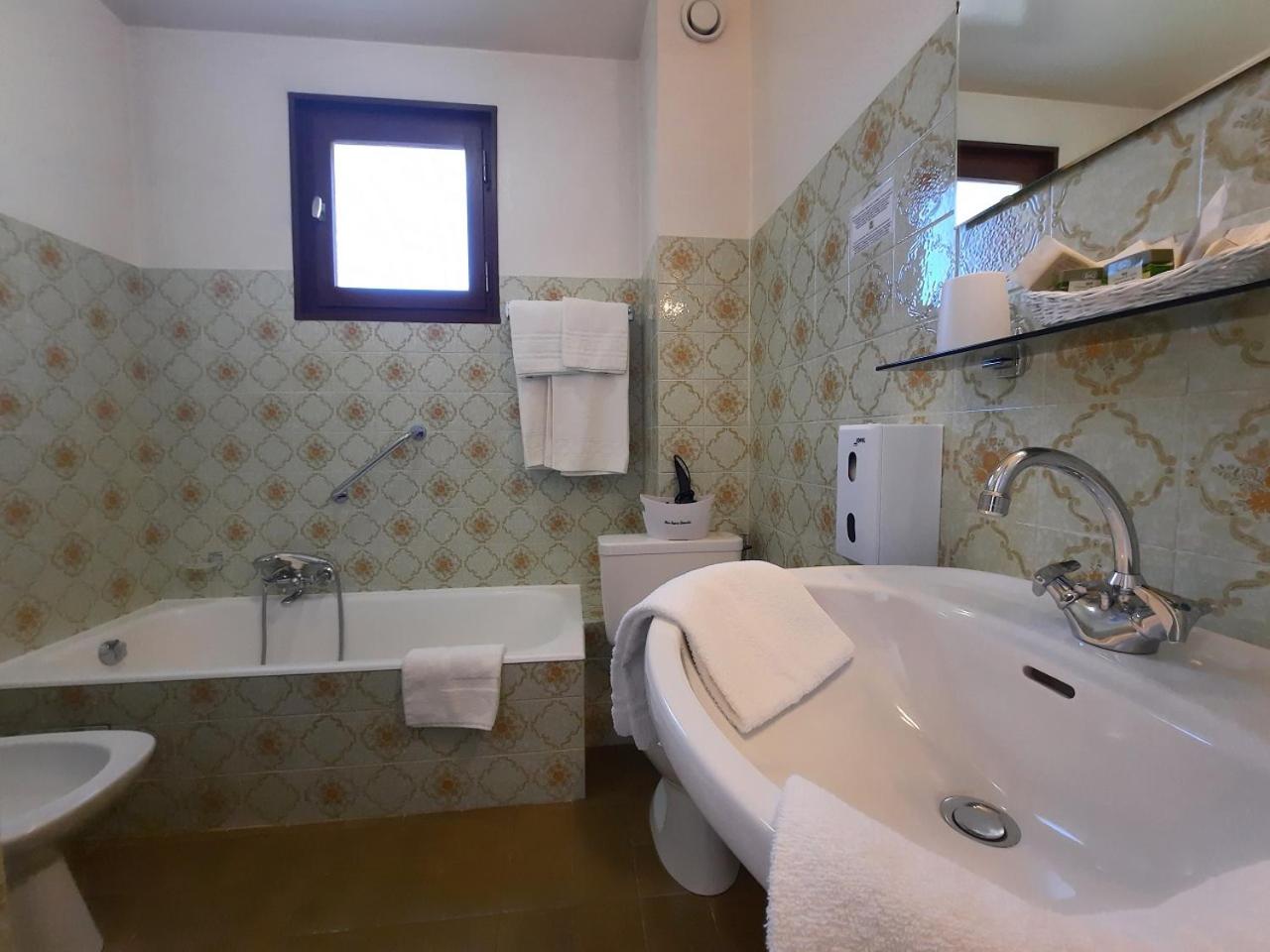 Twin Room Facing South photo 3