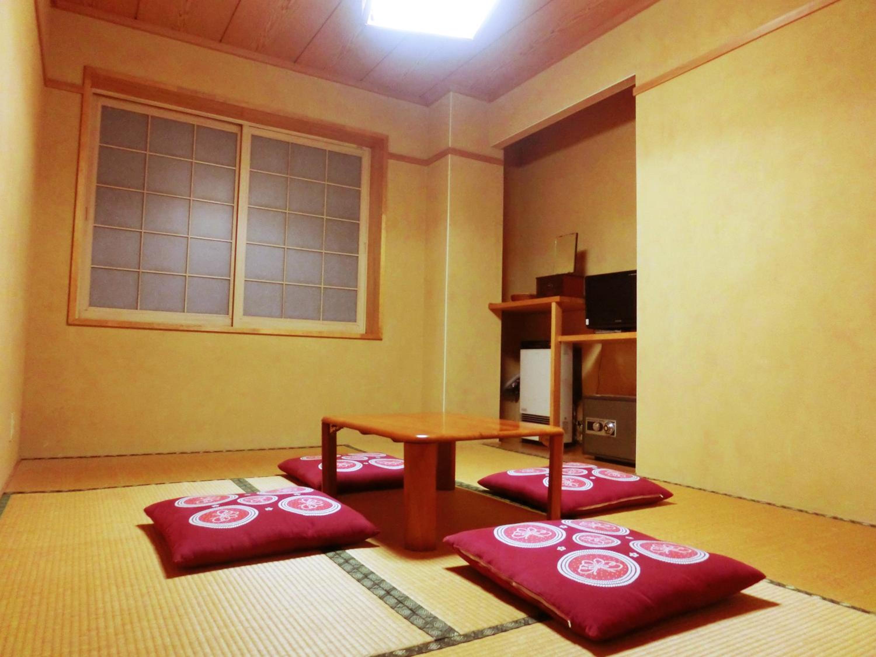 Japanese-Style Twin Room with Shared Bathroom photo 1