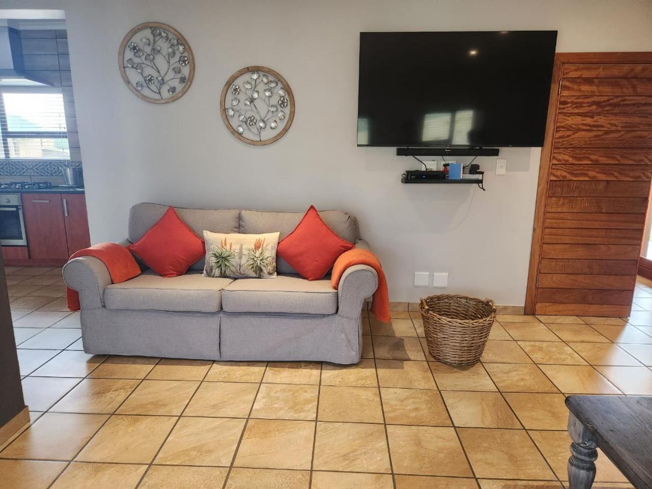 Apartment with Mountain View photo 2