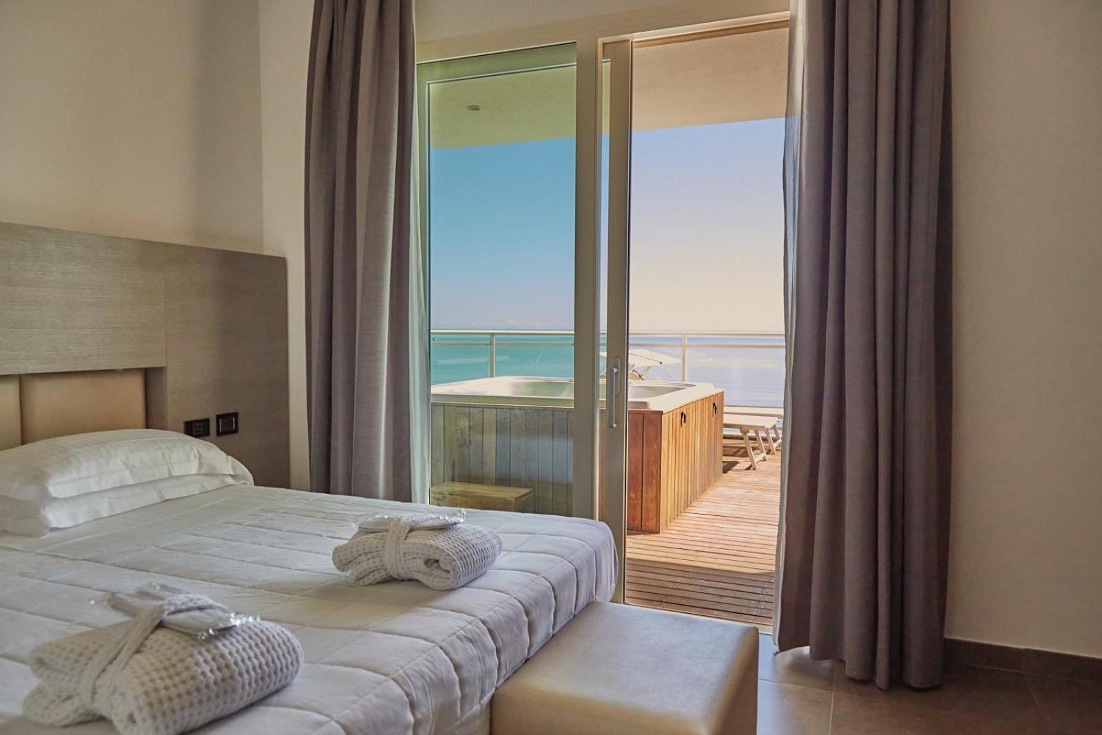 Junior Suite with Sea View photo 1