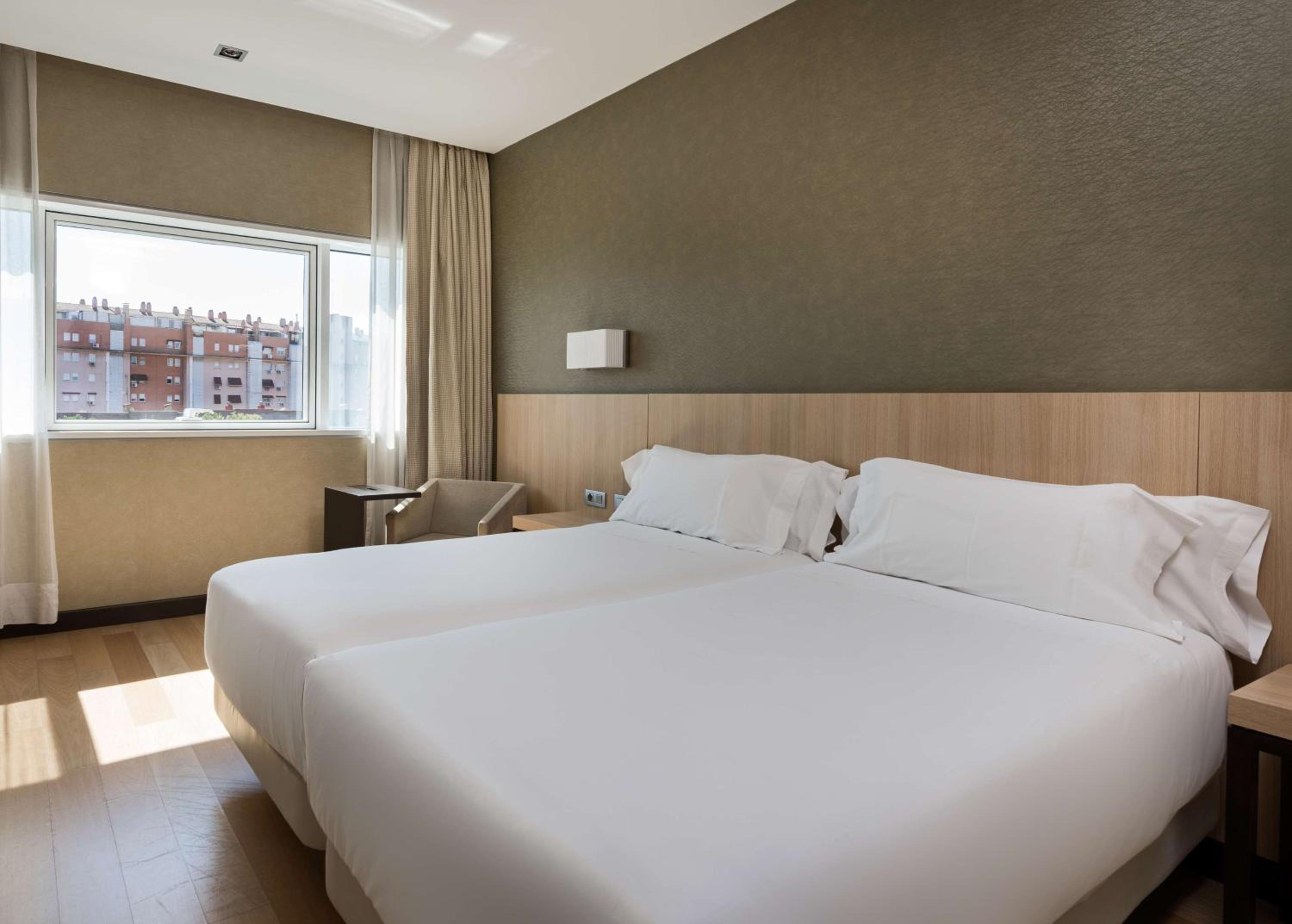 Standard Double or Twin Room with View - Photo 1
